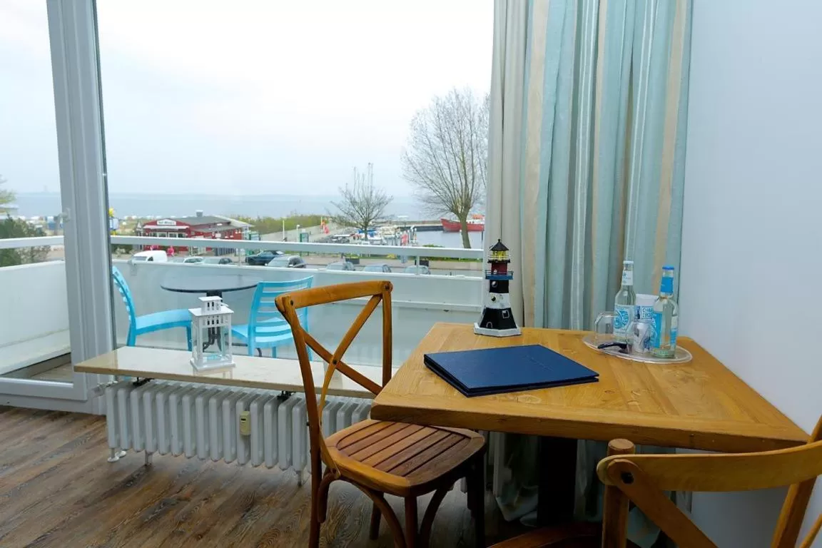 Balcony/Terrace in ACQUA Strande Yachthotel & Restaurant