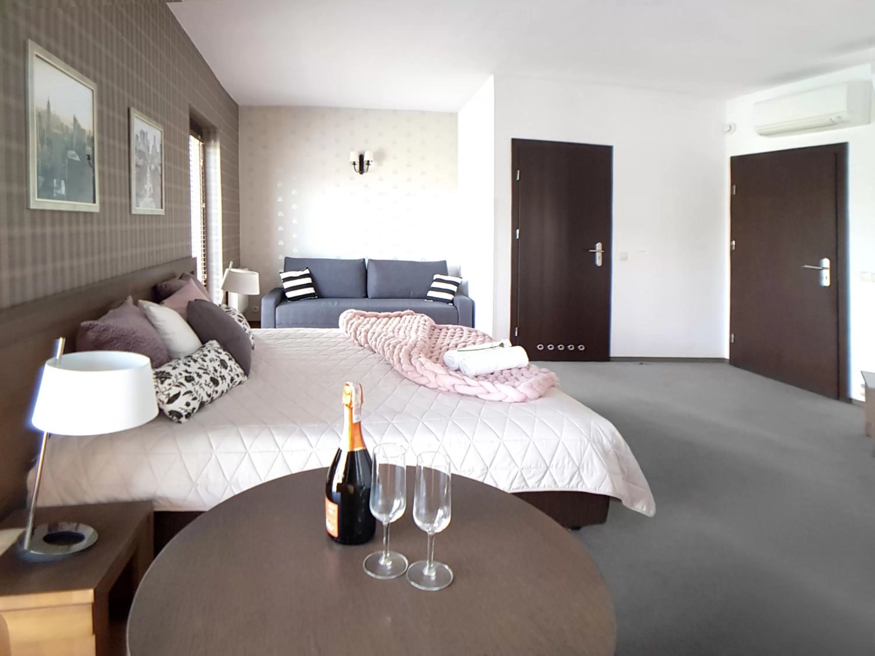 Photo of the whole room, Bed in Hotel Willowa