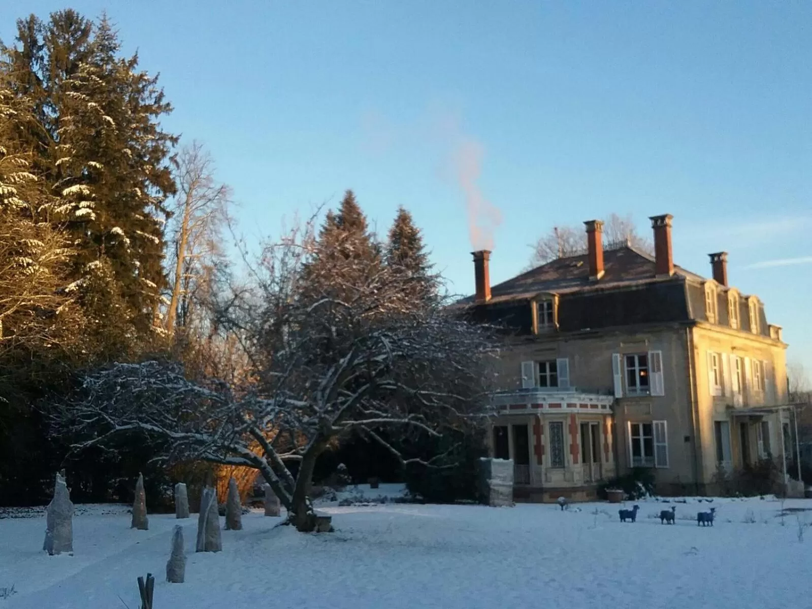 Property building, Winter in MaisonMazerand