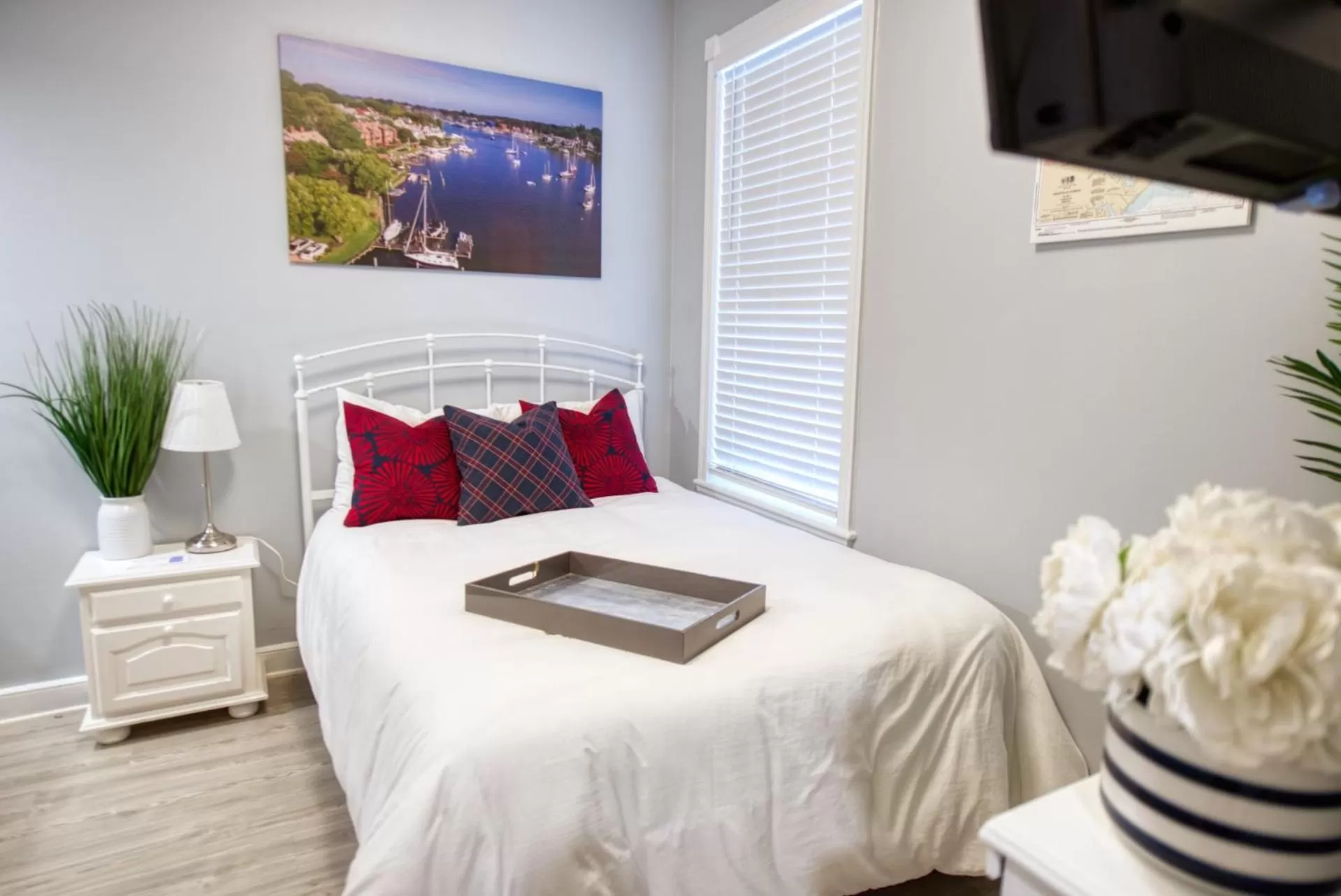 Bed in Inn on Main Annapolis