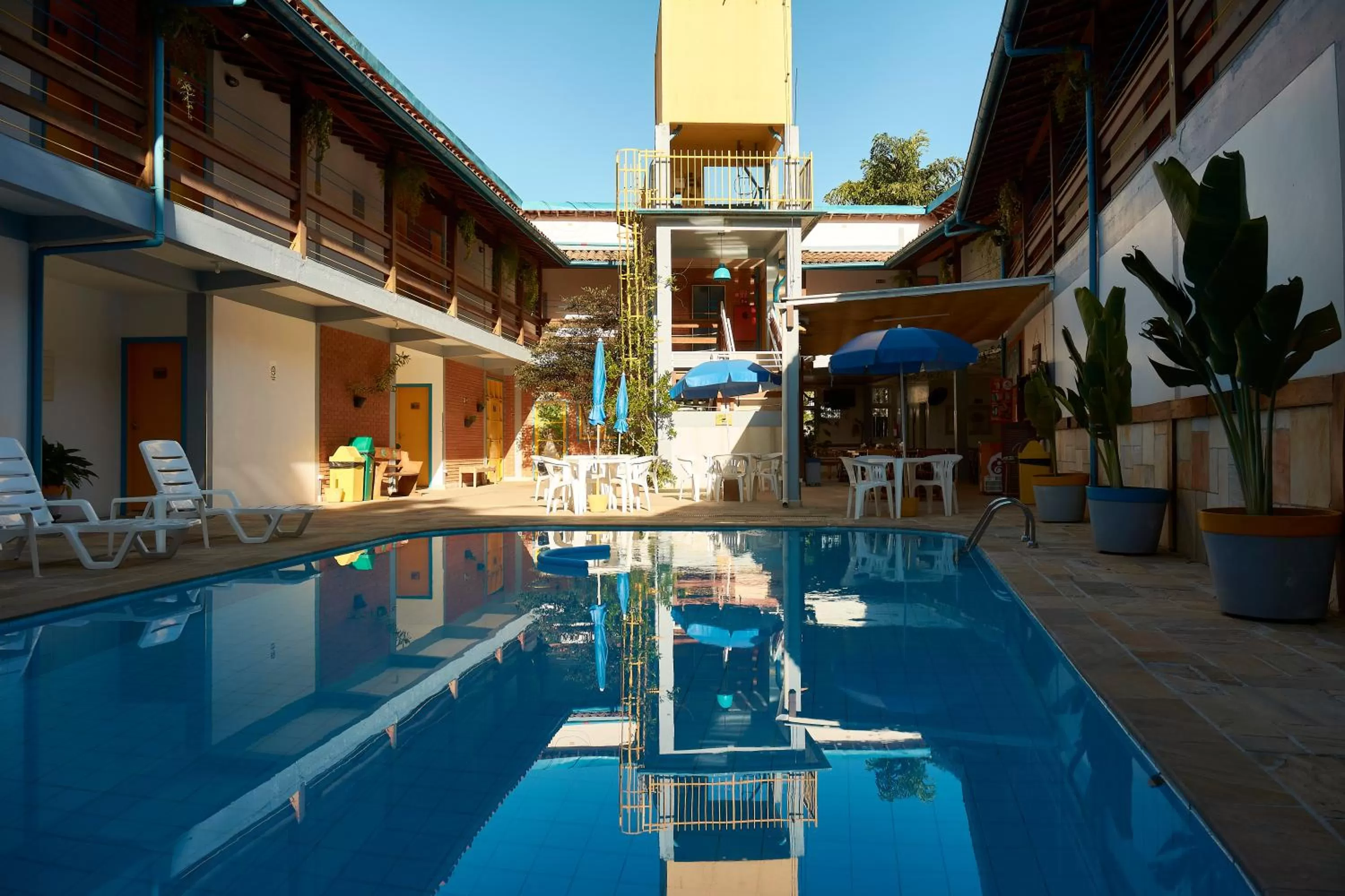Swimming pool in Hotel e Pousada Pouso54