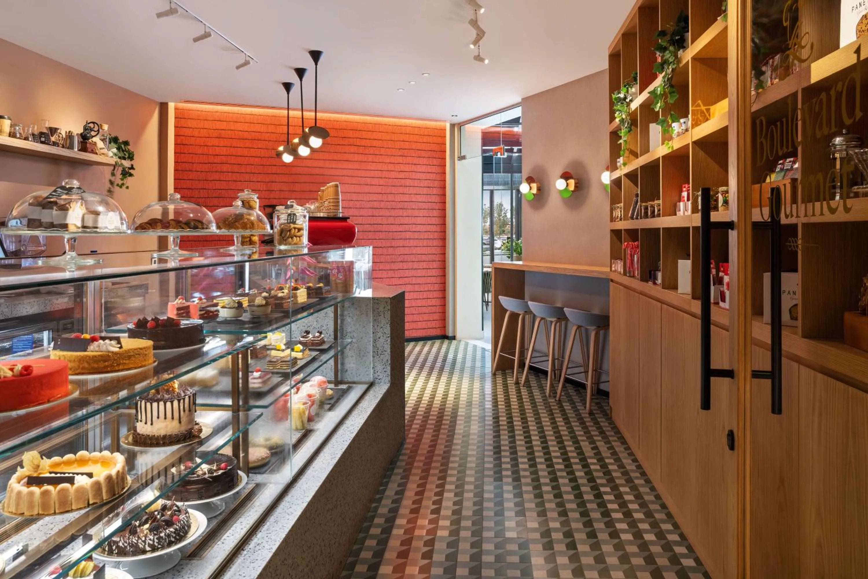 Restaurant/places to eat in Radisson Blu Hotel, Dubai Deira Creek