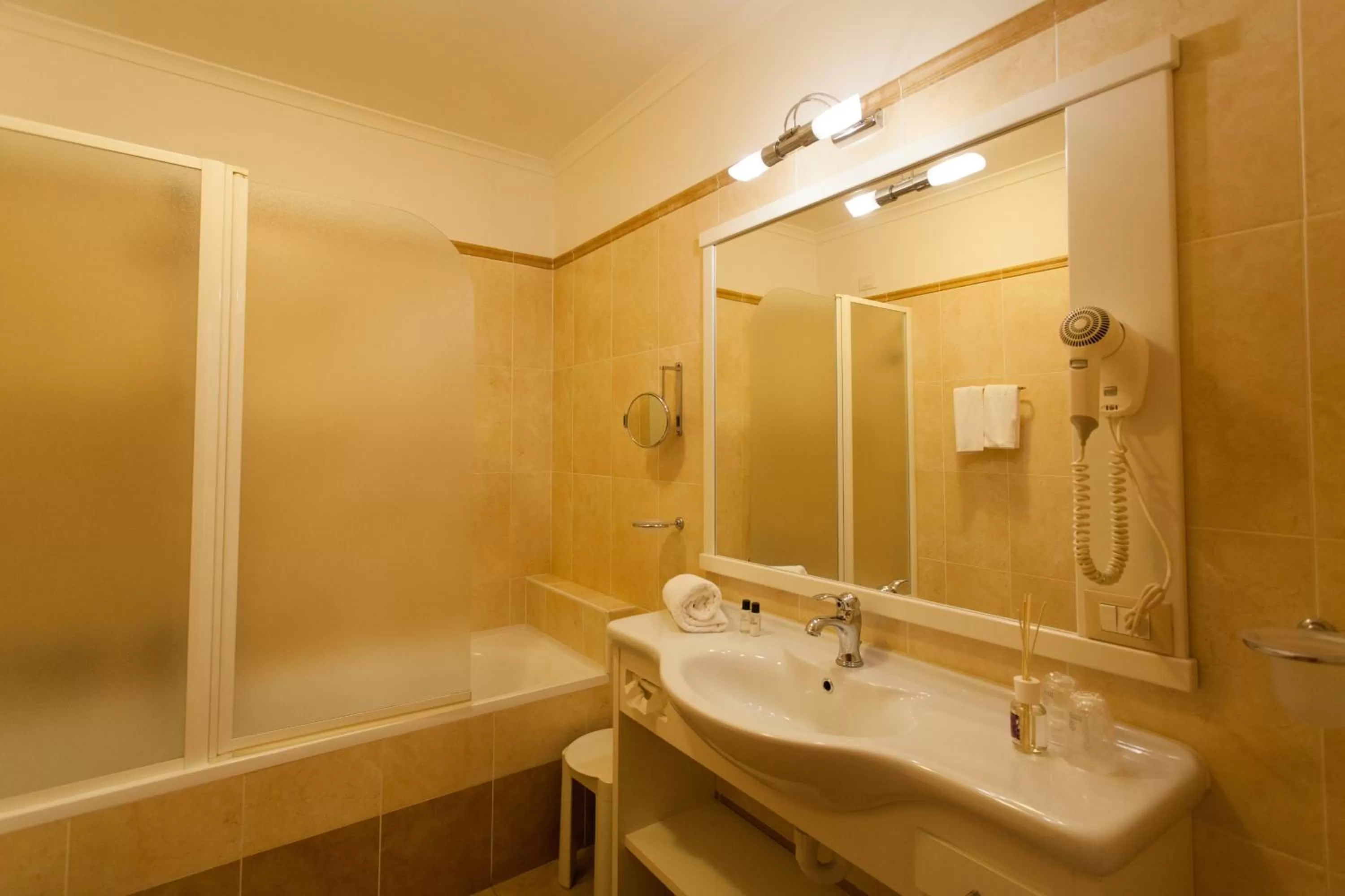 Bathroom in Sartori's Hotel