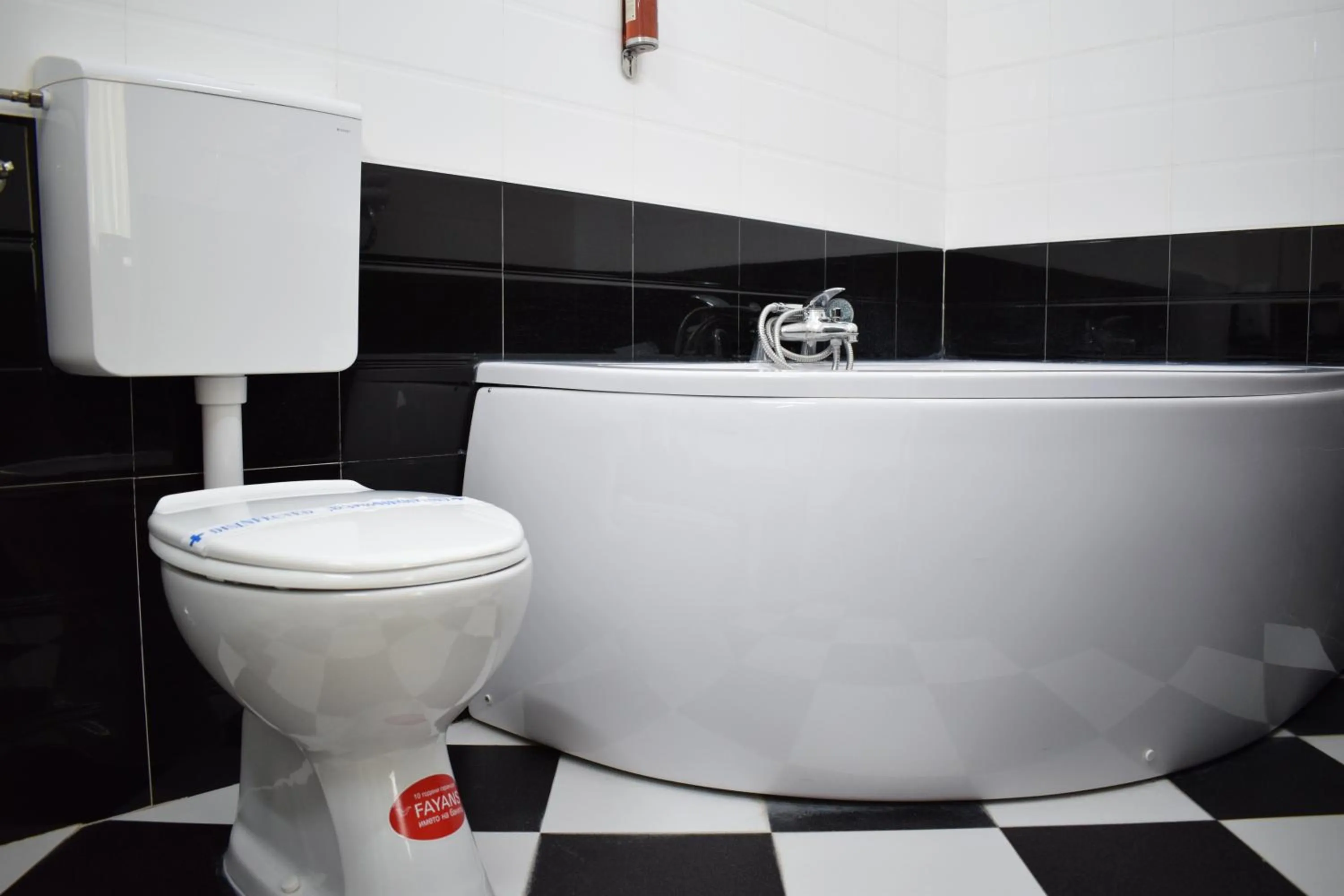 Hotel Aristocrat & Fish Restaurant