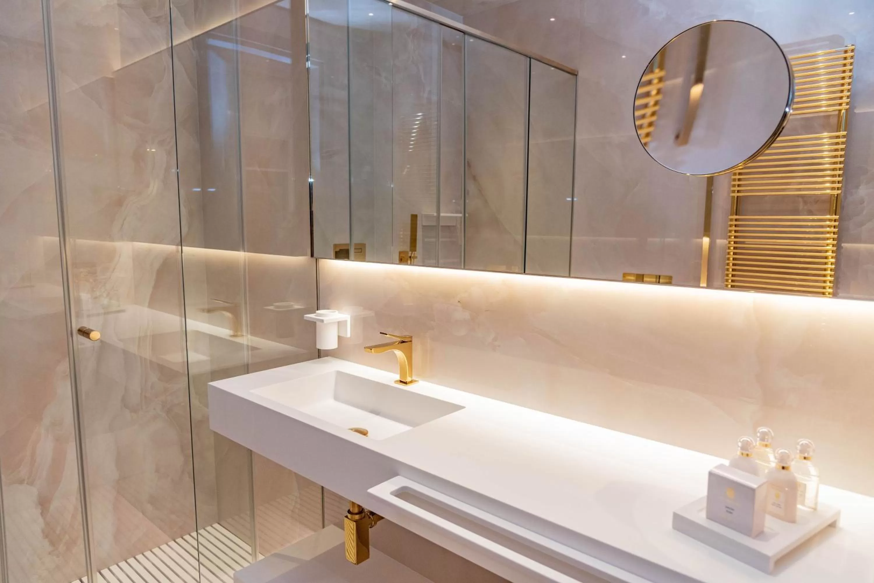 Bathroom in The Promenade Luxury Wellness Hotel