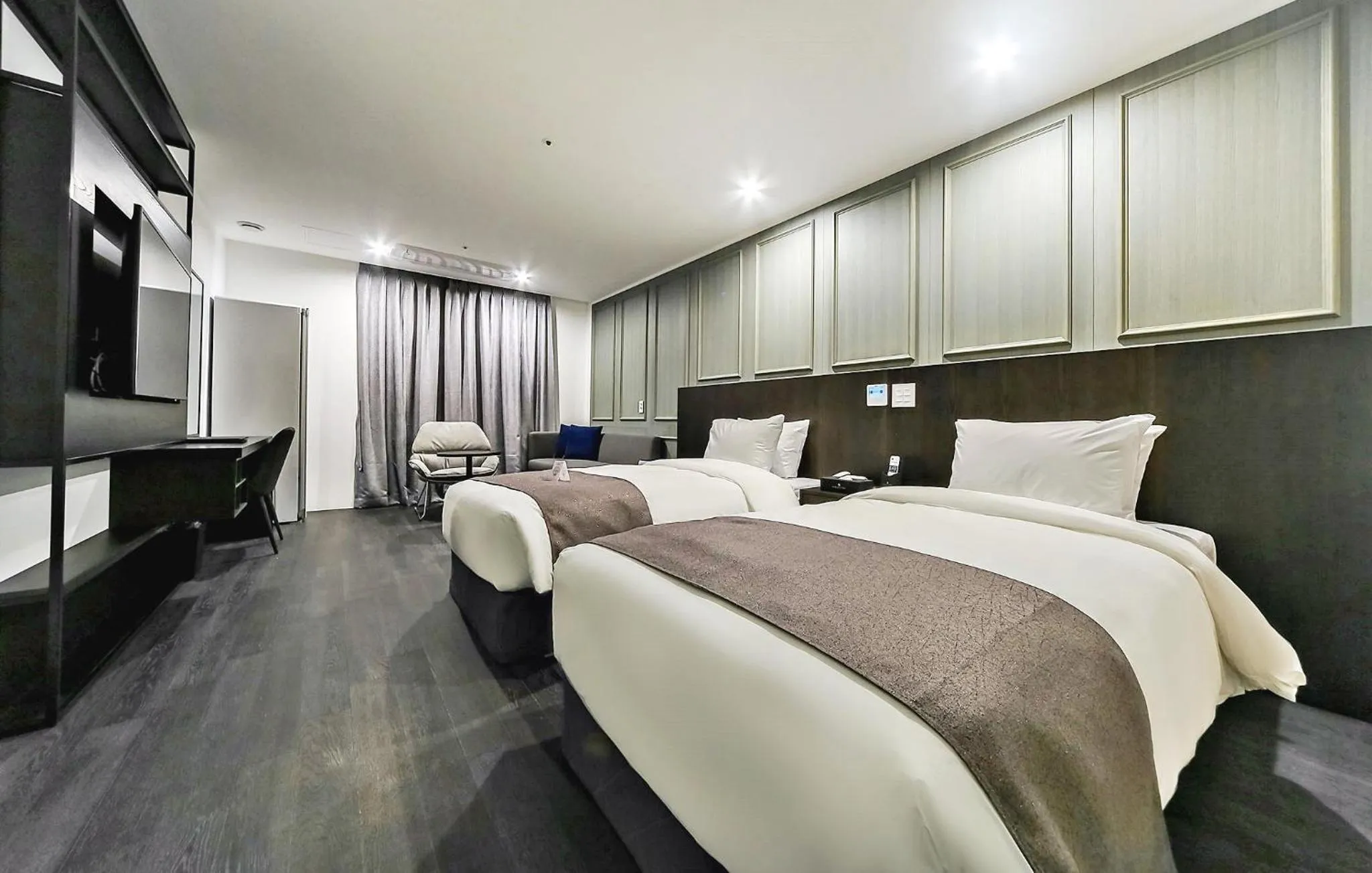 Bed in Hotel Noblestay