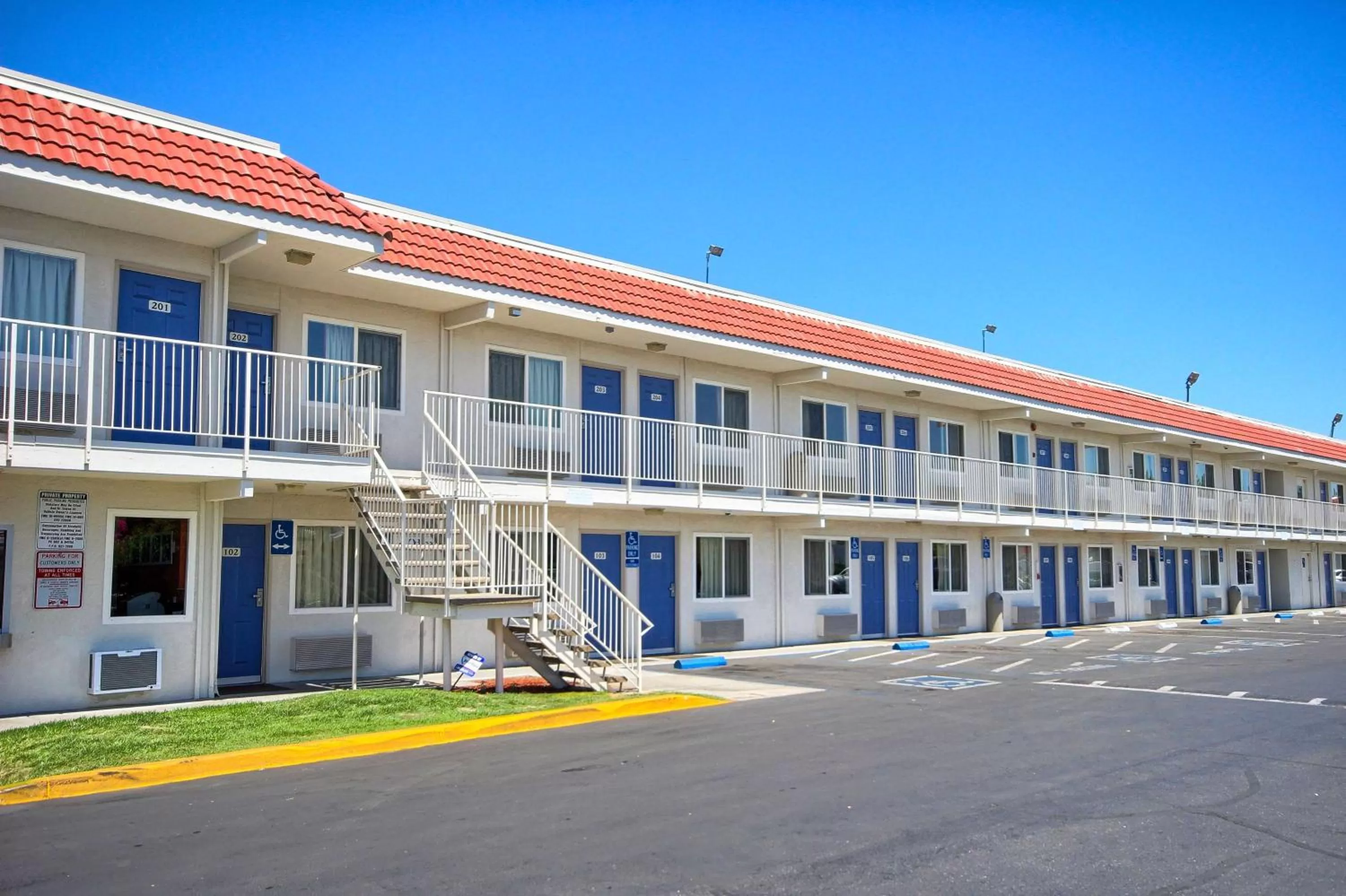 Property building in Motel 6-Fresno, CA - Blackstone South