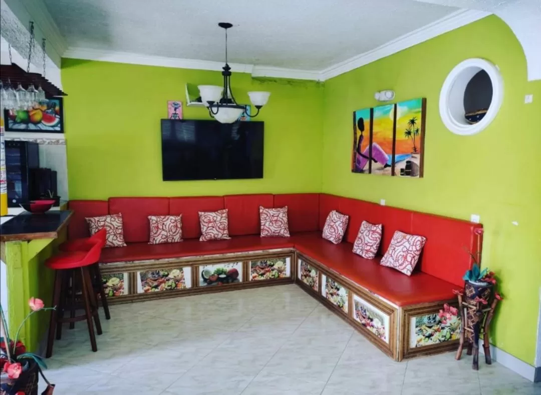 Living room in Casa Royal Palm Inn