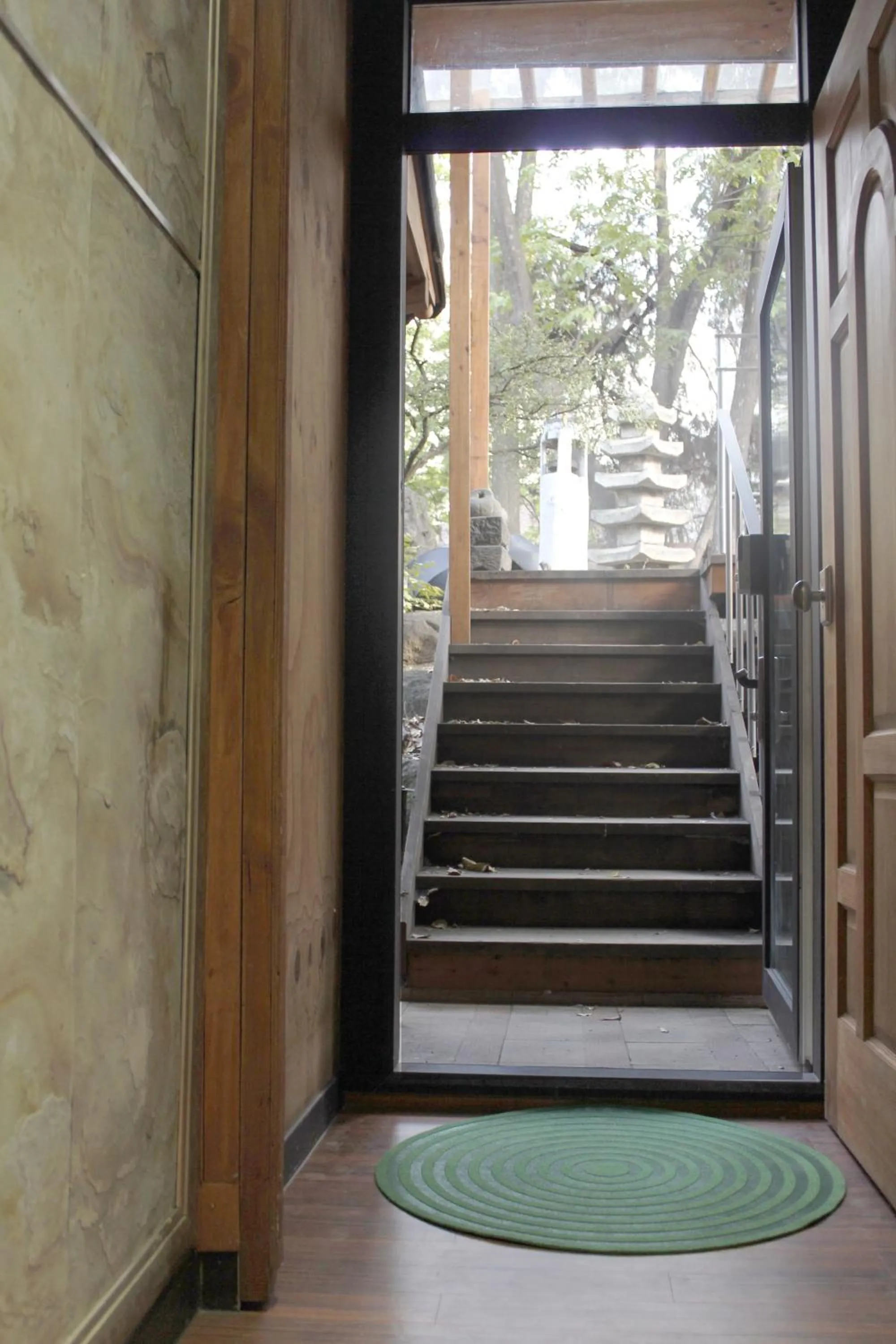 Facade/entrance in Jiwoljang Guesthouse