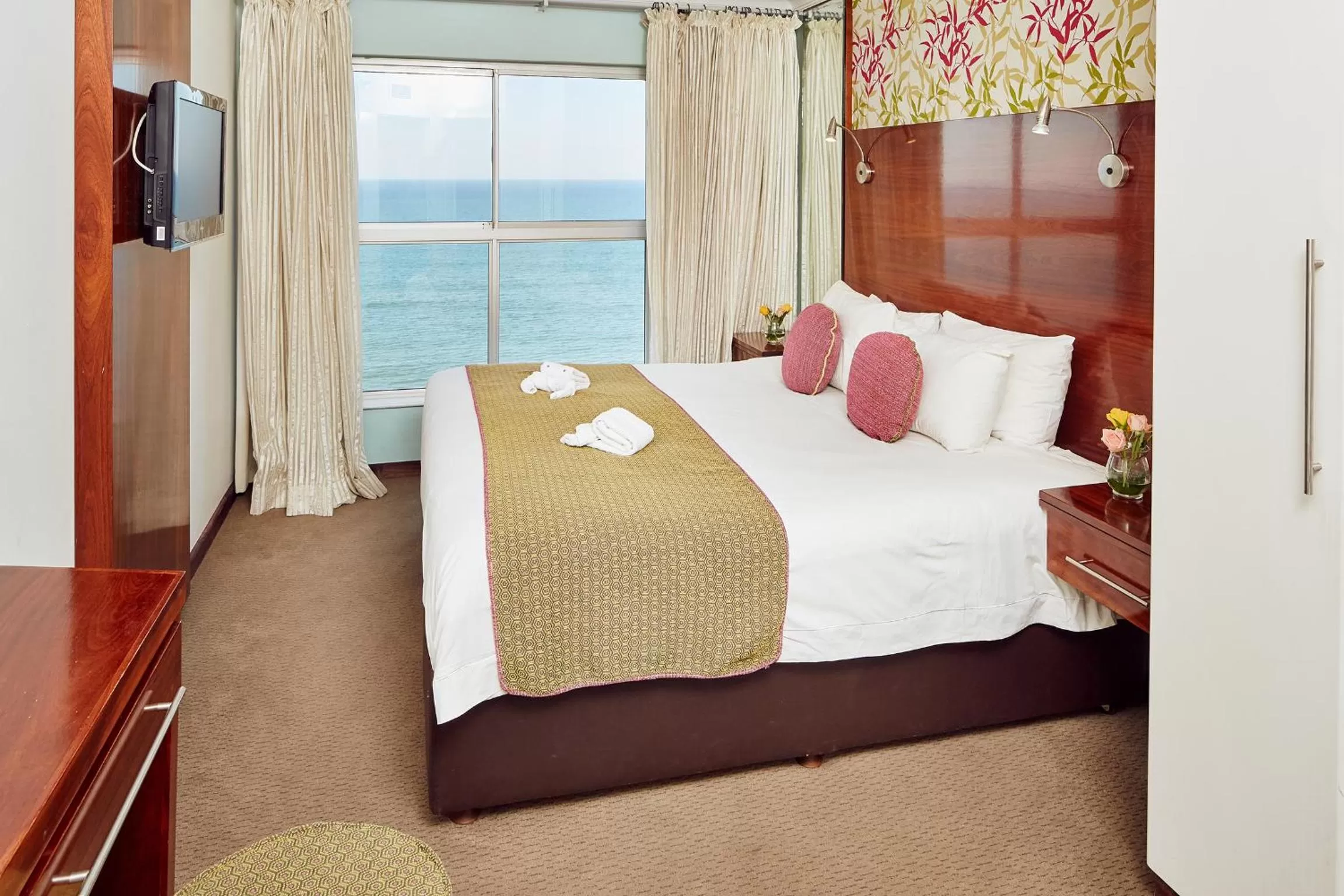 Bed in First Group The Palace All-Suite