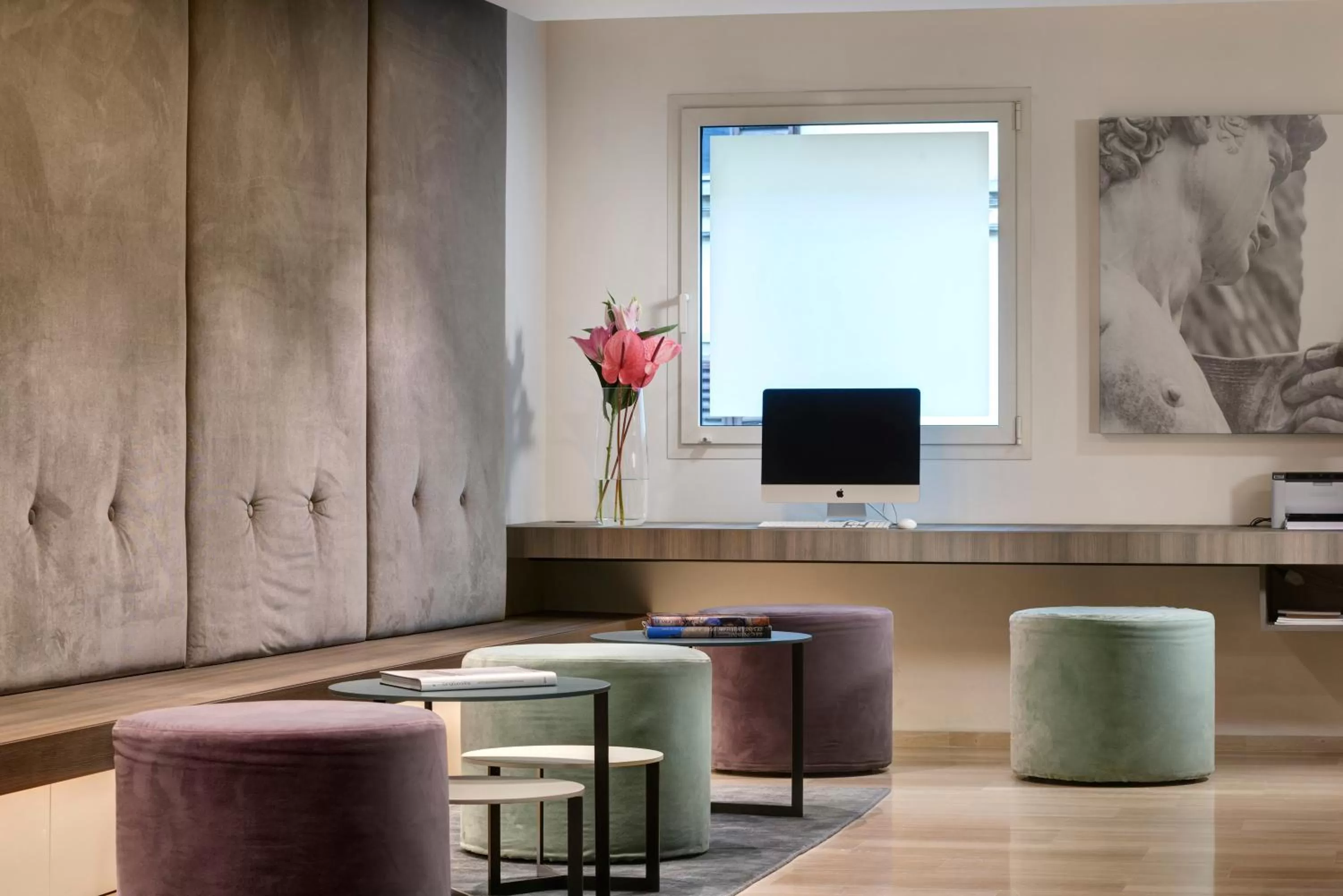 Communal lounge/ TV room in Hotel Glance In Florence