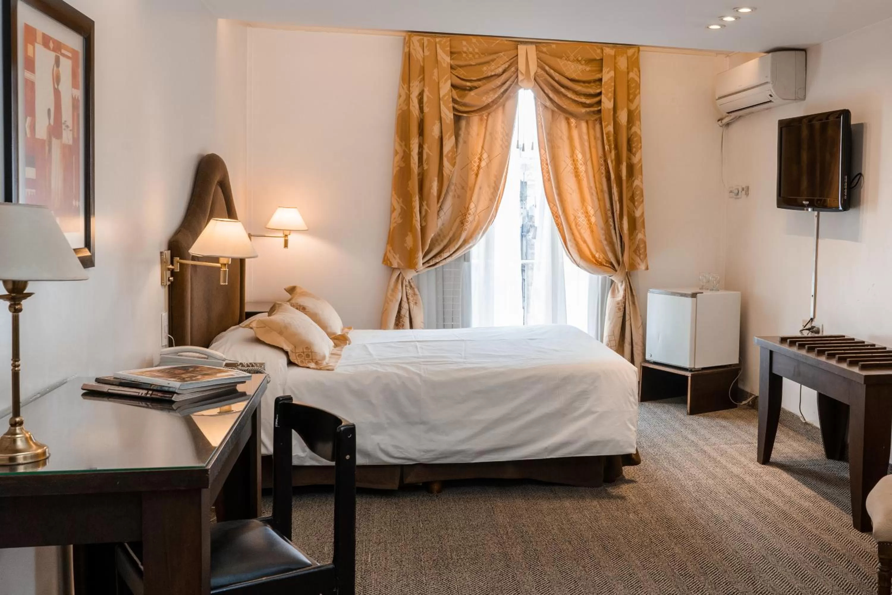 Bed in Hotel Metropol