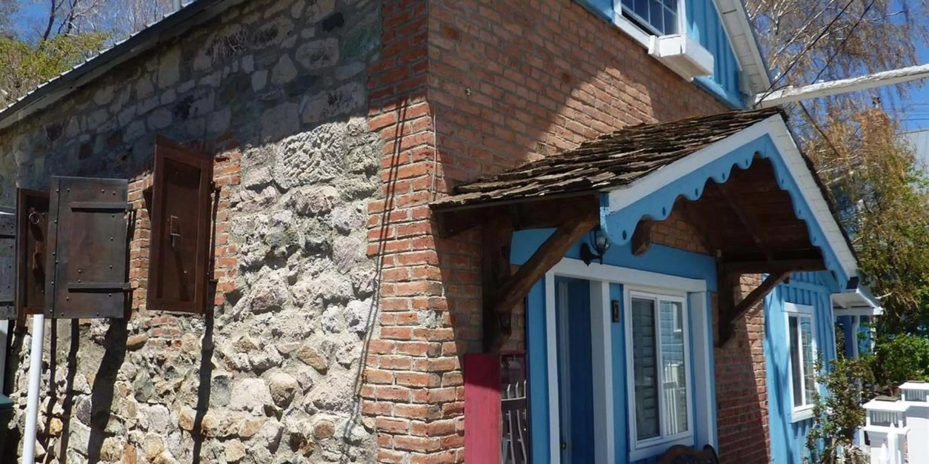 Property building in Sugarloaf Mountain Motel