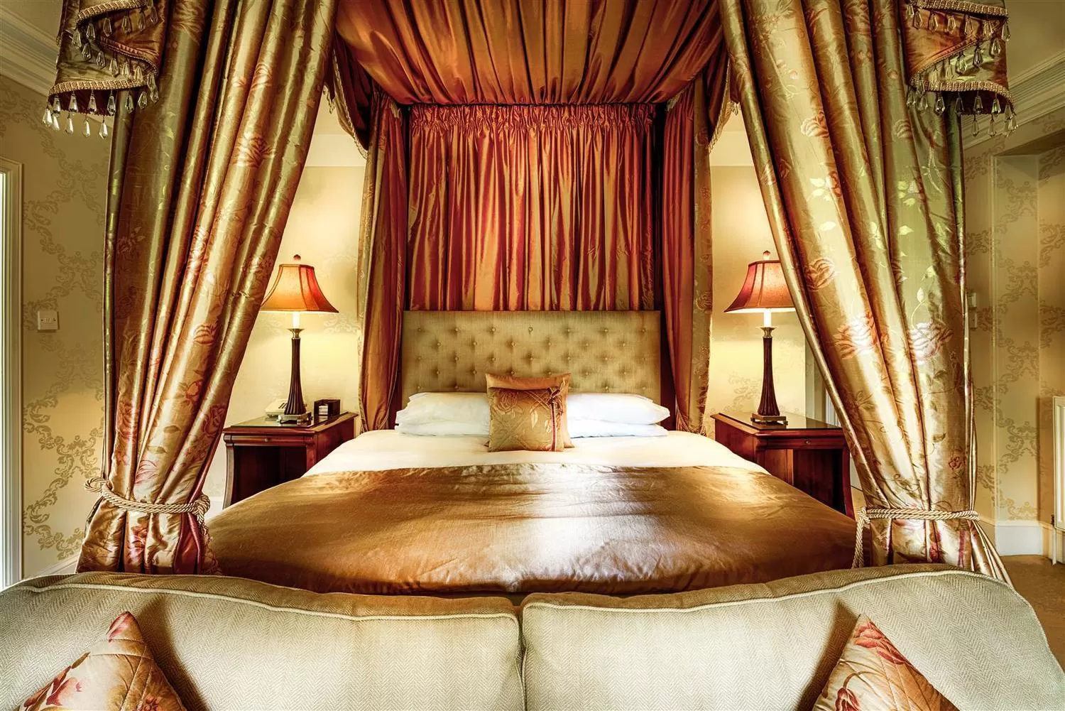 Bed in Mansion House Hotel