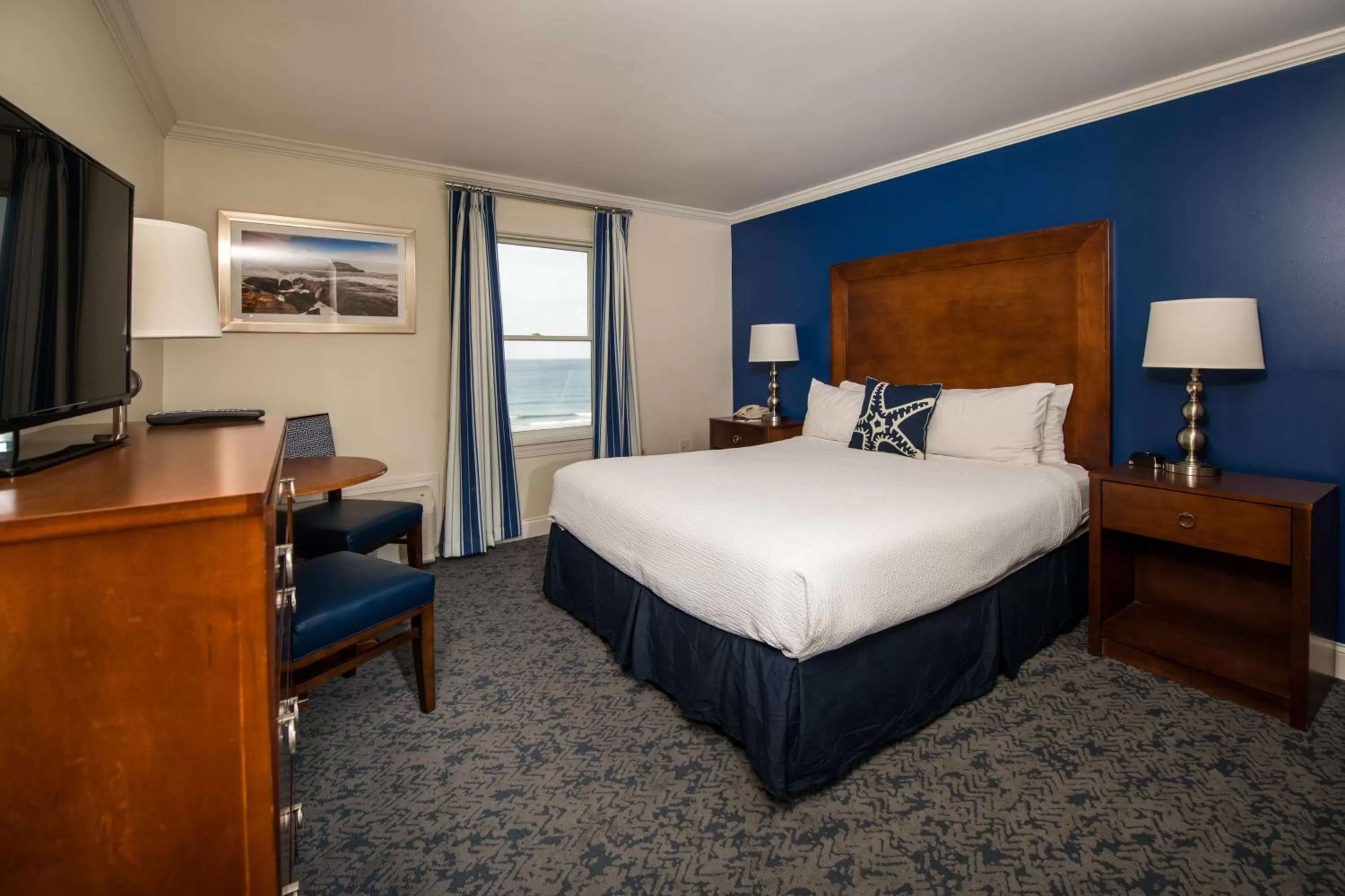 Bed in Union Bluff Hotel & Meeting House