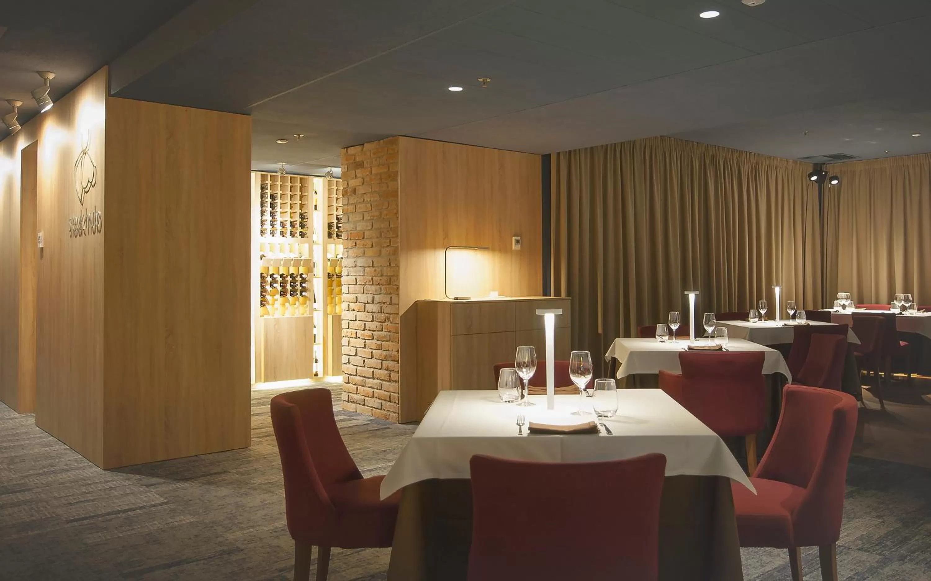 Restaurant/places to eat in Ramada by Wyndham Oradea