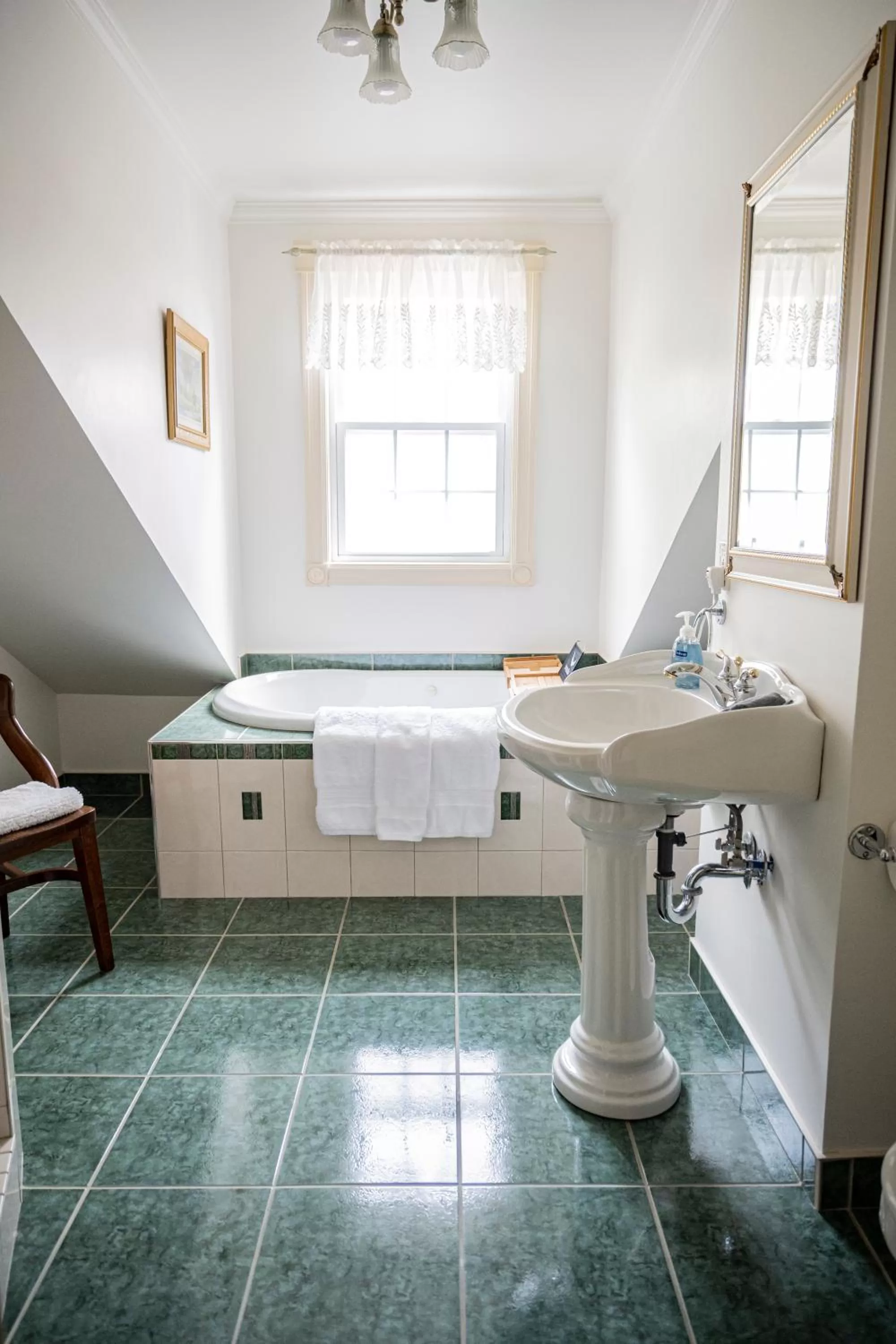 Bathroom in Belle View Manor Inn