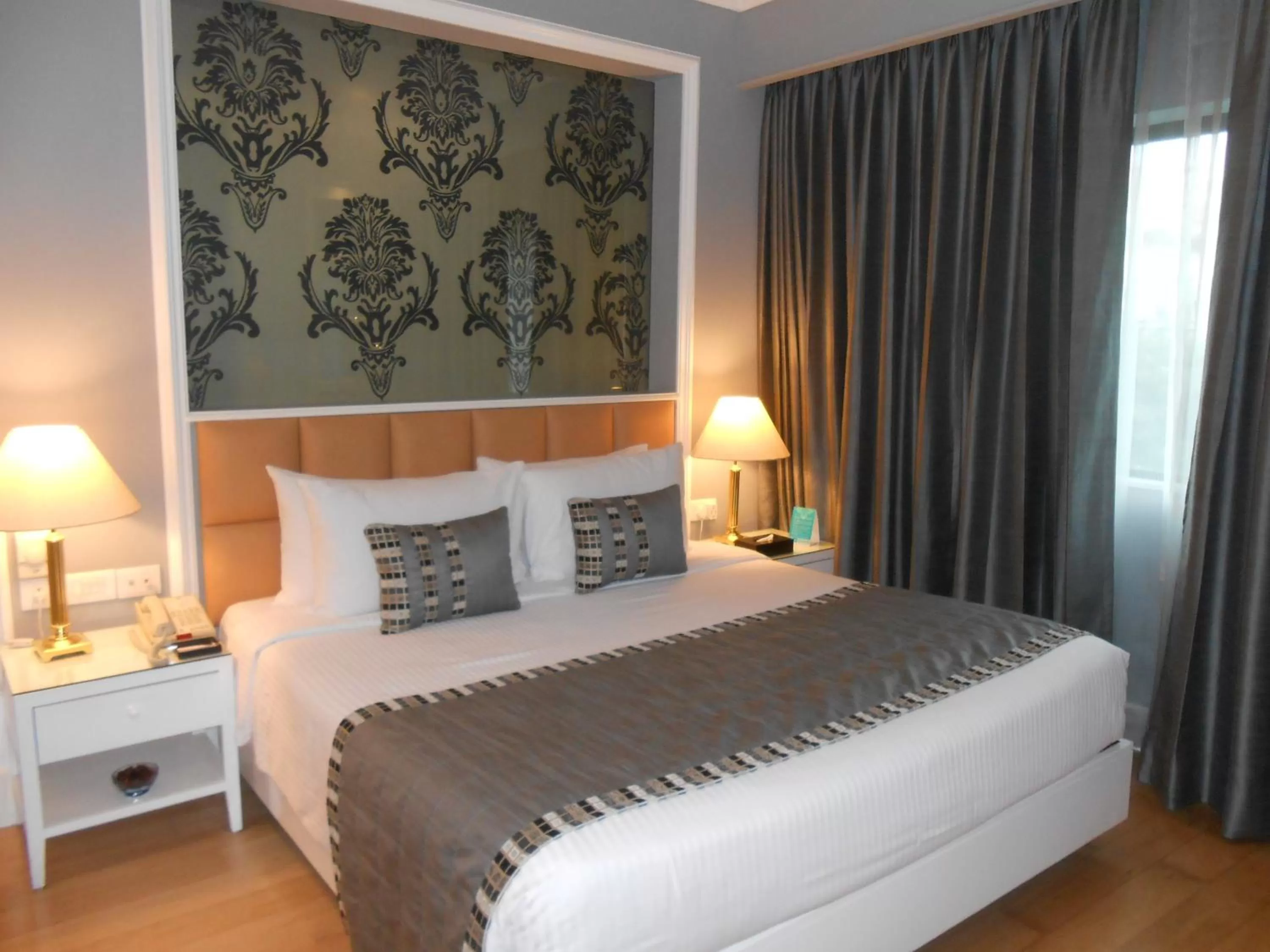 Bed in Kenilworth Hotel, Kolkata