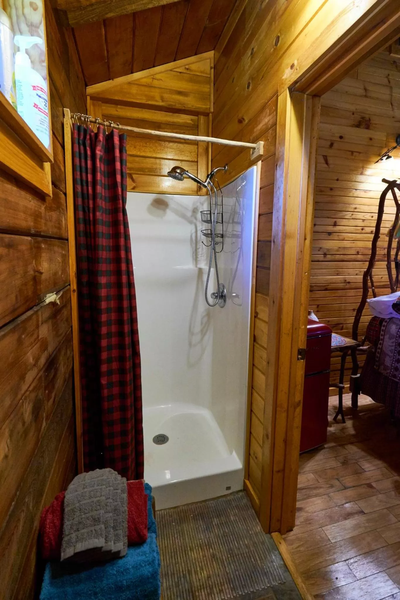 Bathroom in Creekwalk Inn Bed and Breakfast with Cabins