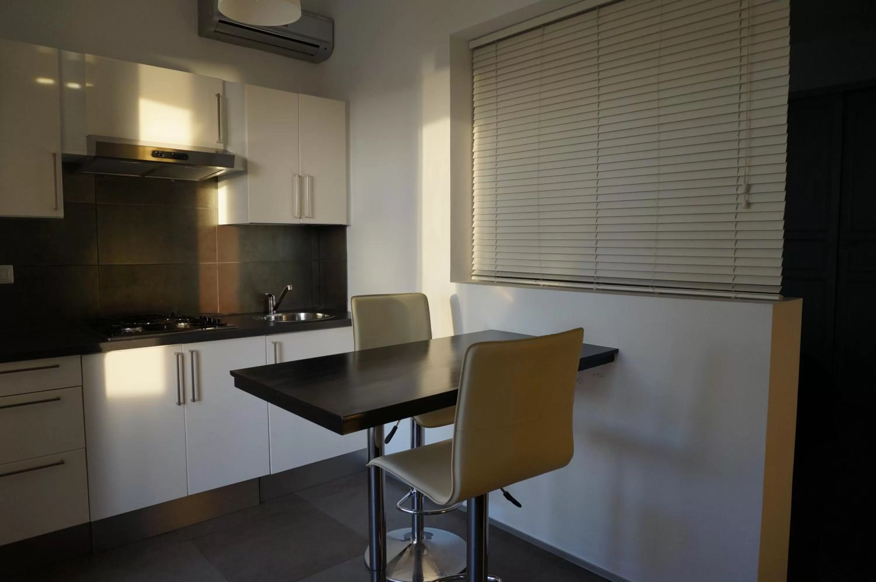 Kitchen or kitchenette in Villino Erminia - Seaside Art b&b