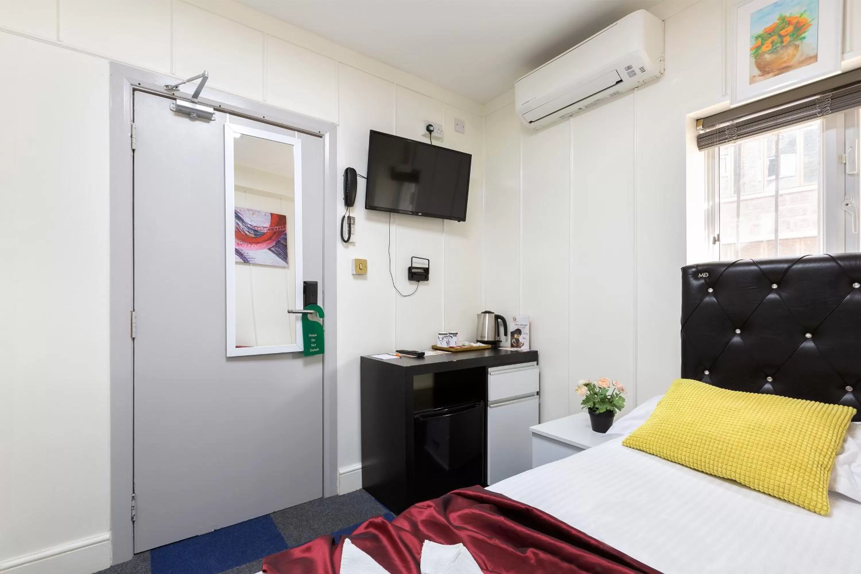 View (from property/room), Bed in Central Hoxton Shoreditch