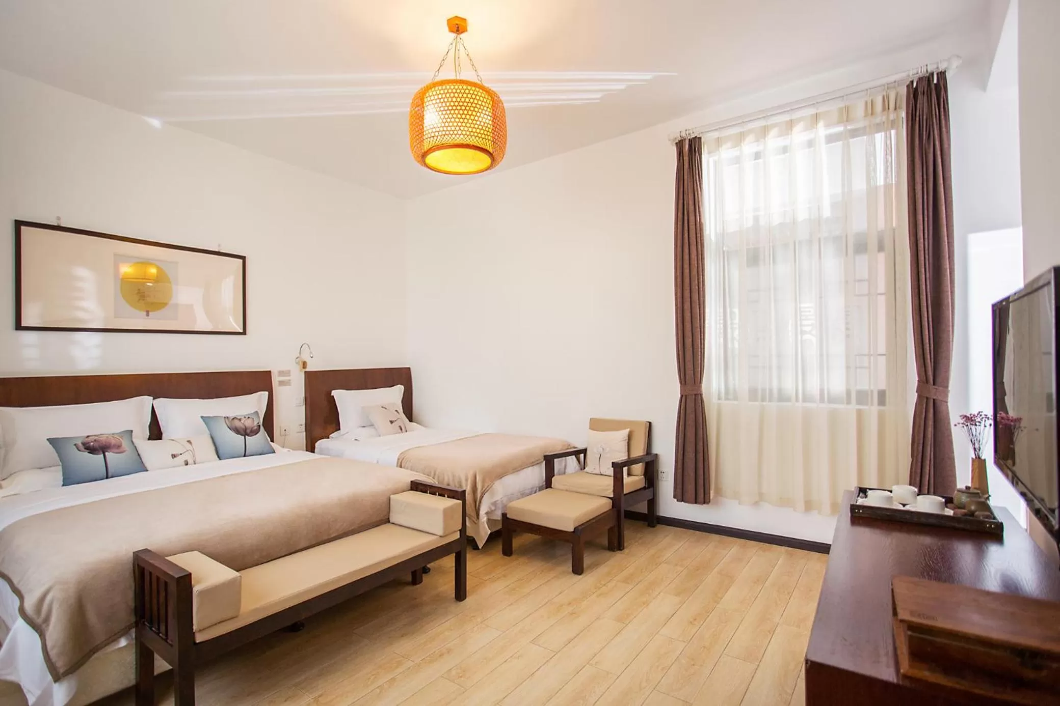 Photo of the whole room, Bed in Dali Yanyuan Mountain Retreat