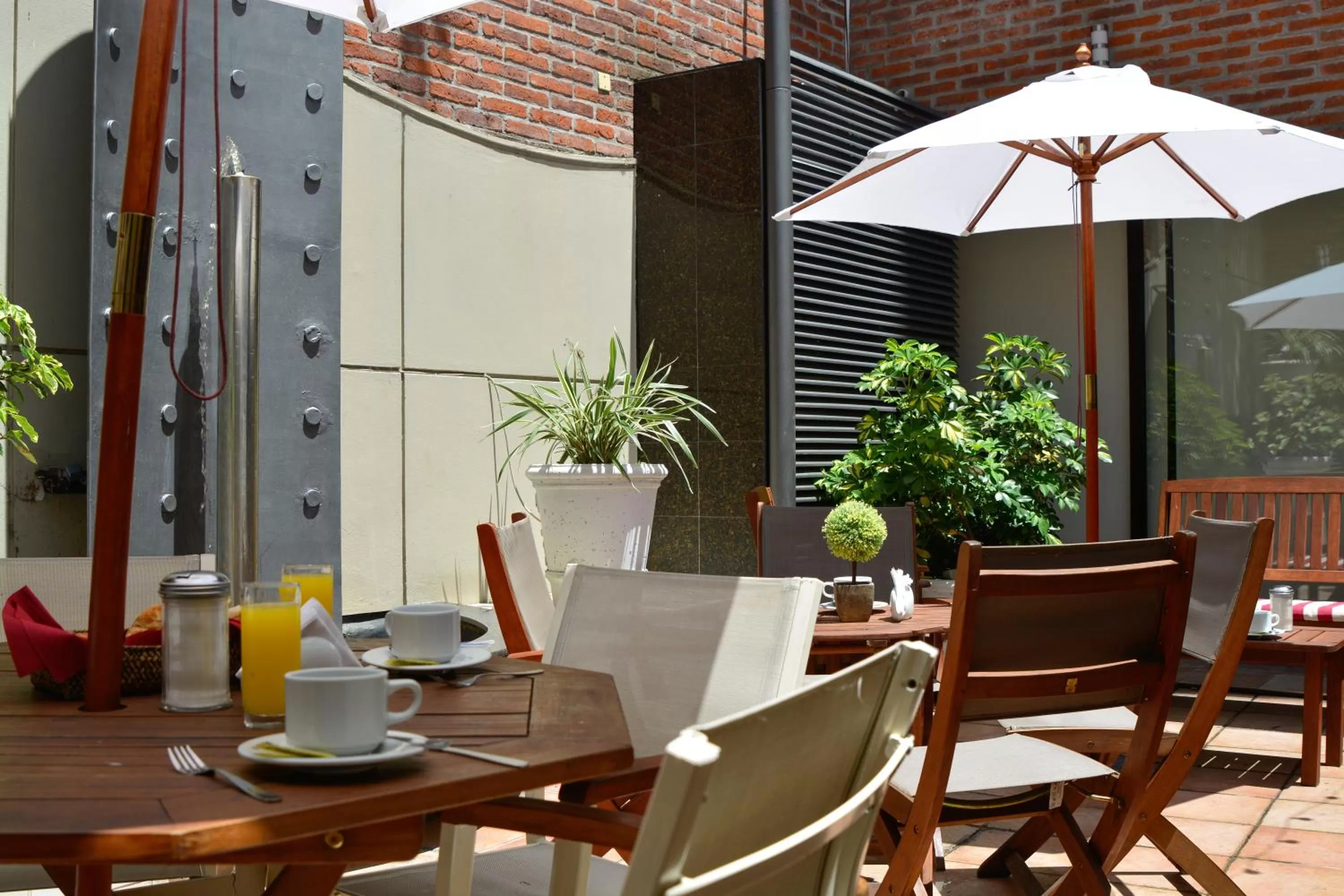 Patio in Pocitos Plaza Hotel