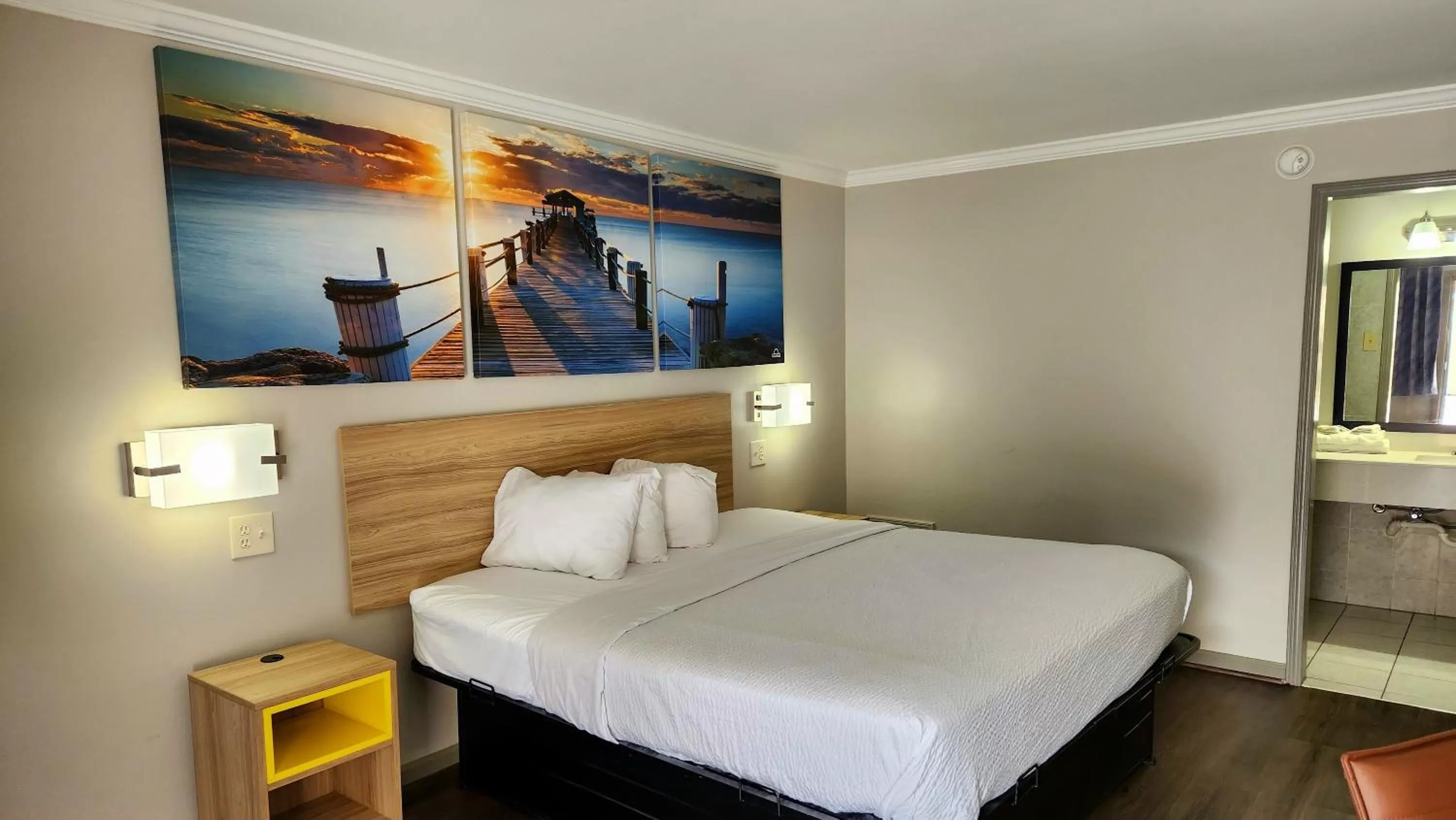 Bedroom, Bed in Days Inn by Wyndham Slidell