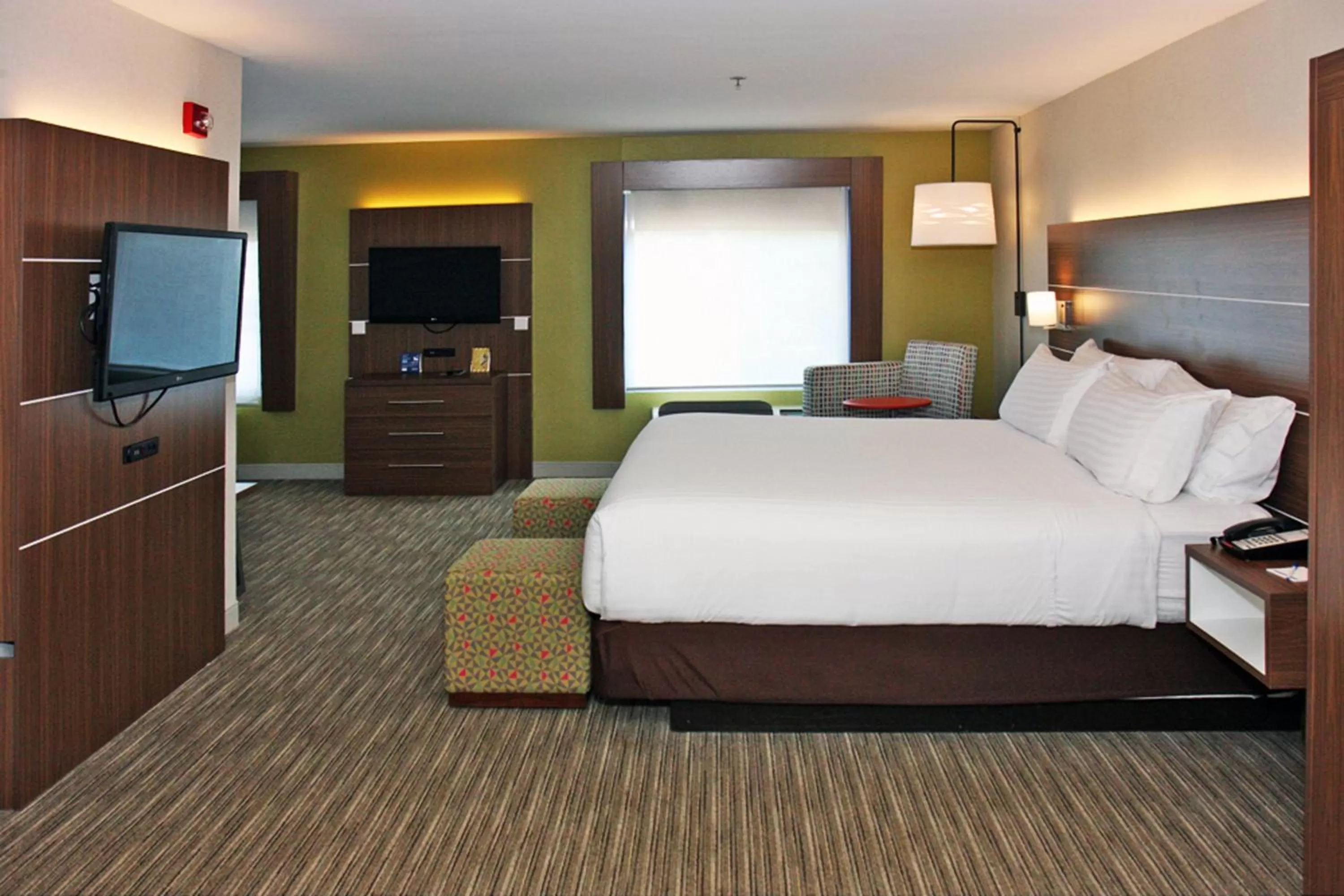 Photo of the whole room, Bed in Holiday Inn Express Branford-New Haven by IHG