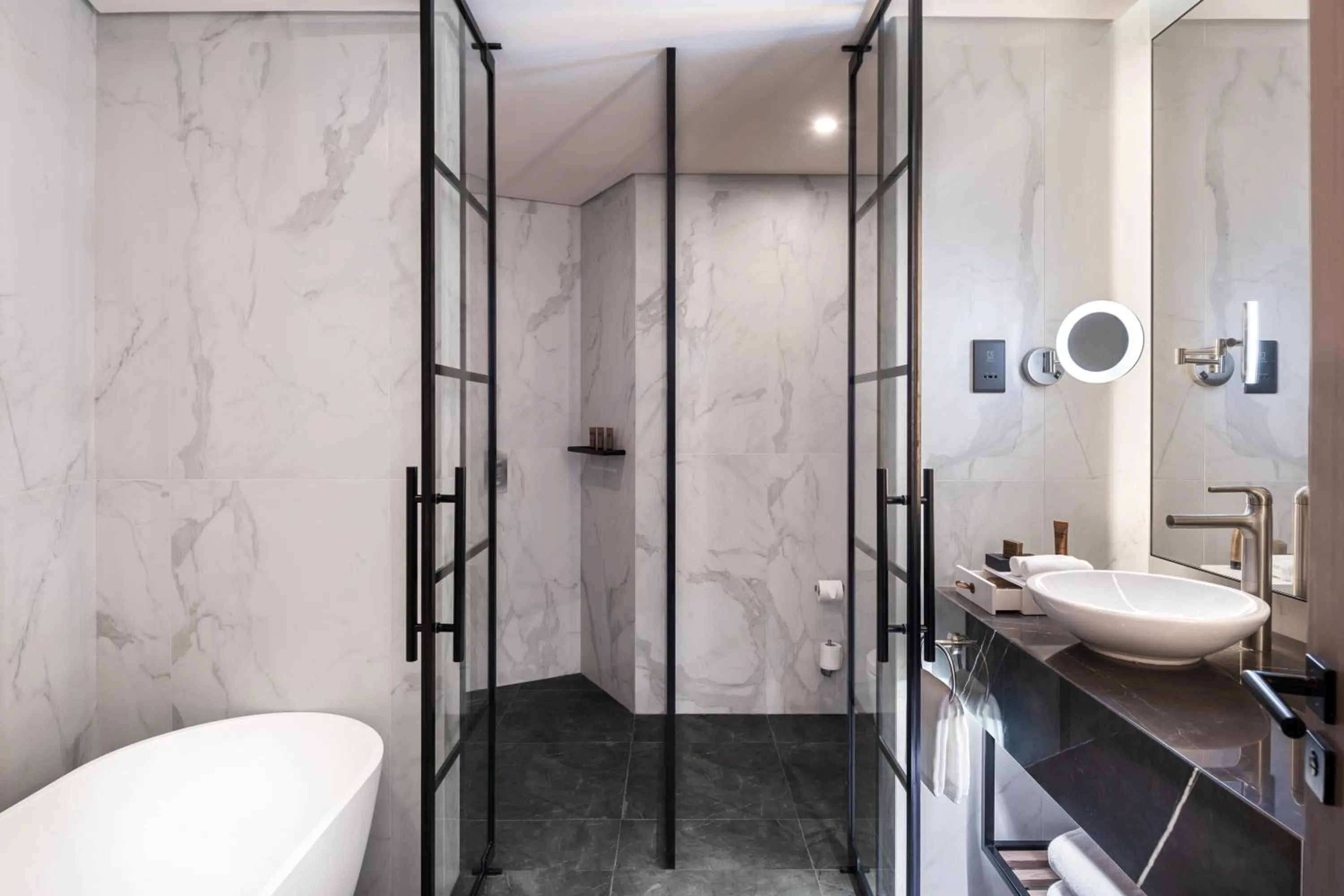 Shower in Paramount Hotel Midtown