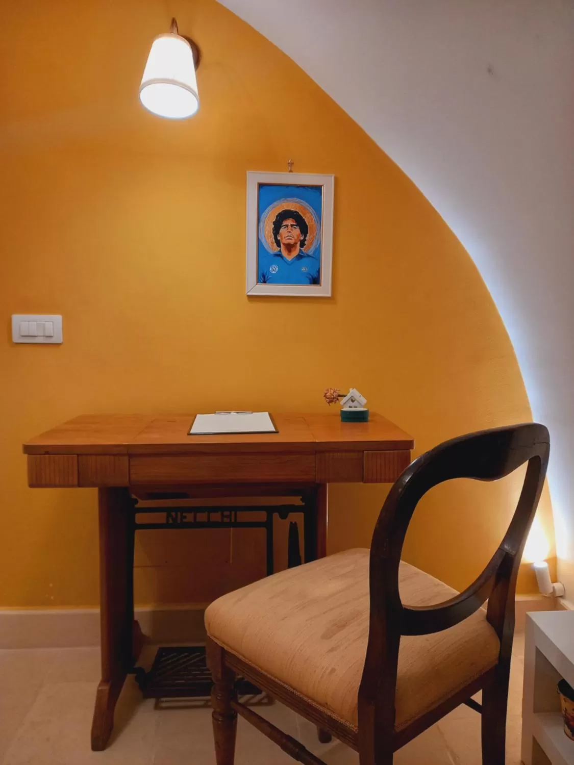 Decorative detail, Bed in Le Petit Palais - Naples