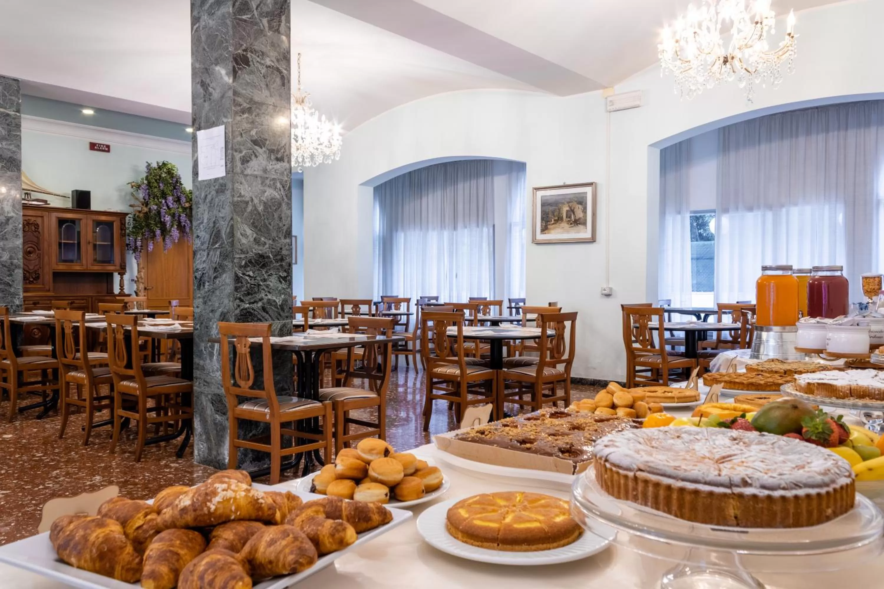 Food and drinks in Esedra Hotel