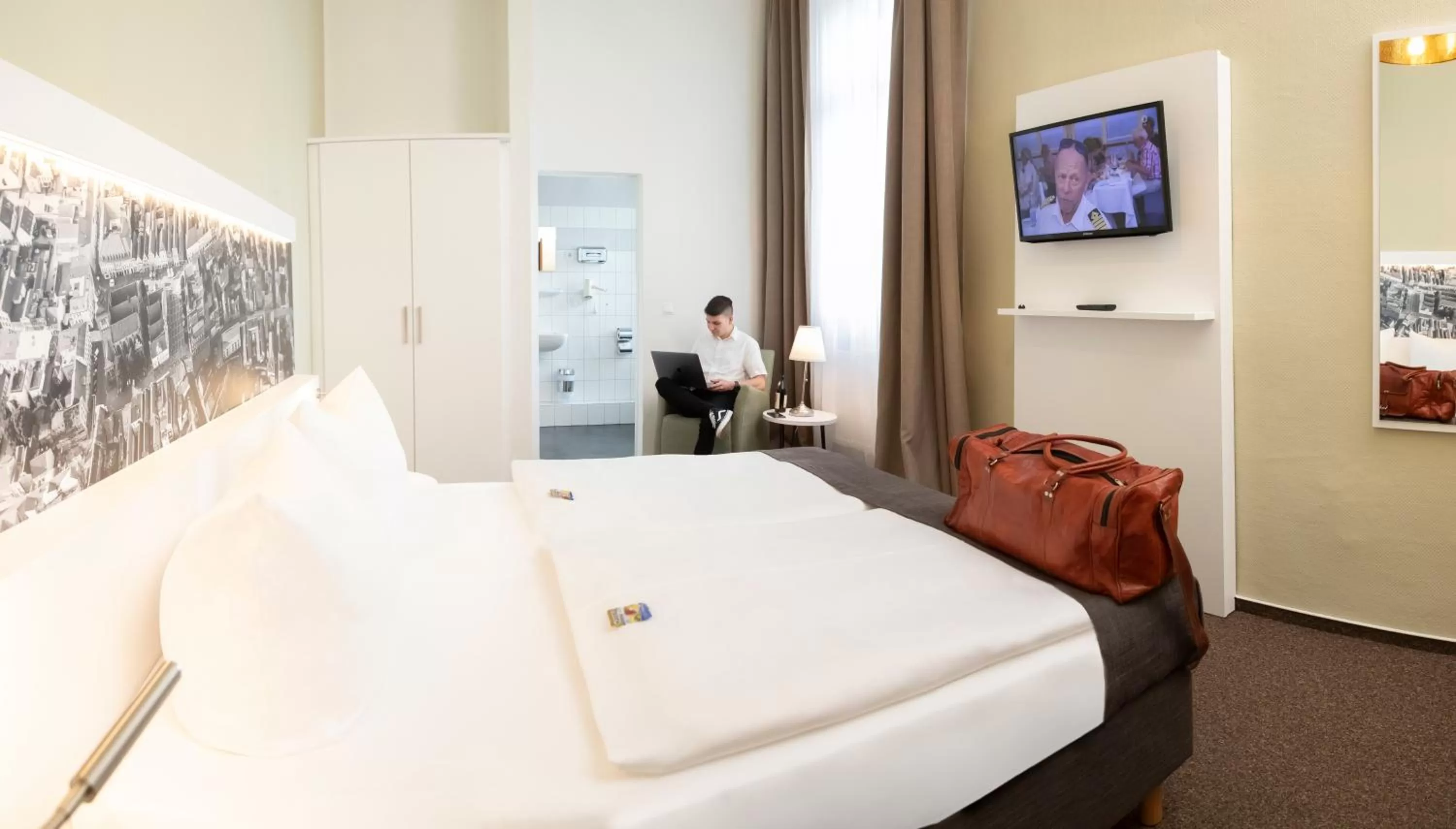 Photo of the whole room, Bed in Hotel am Schlosspark