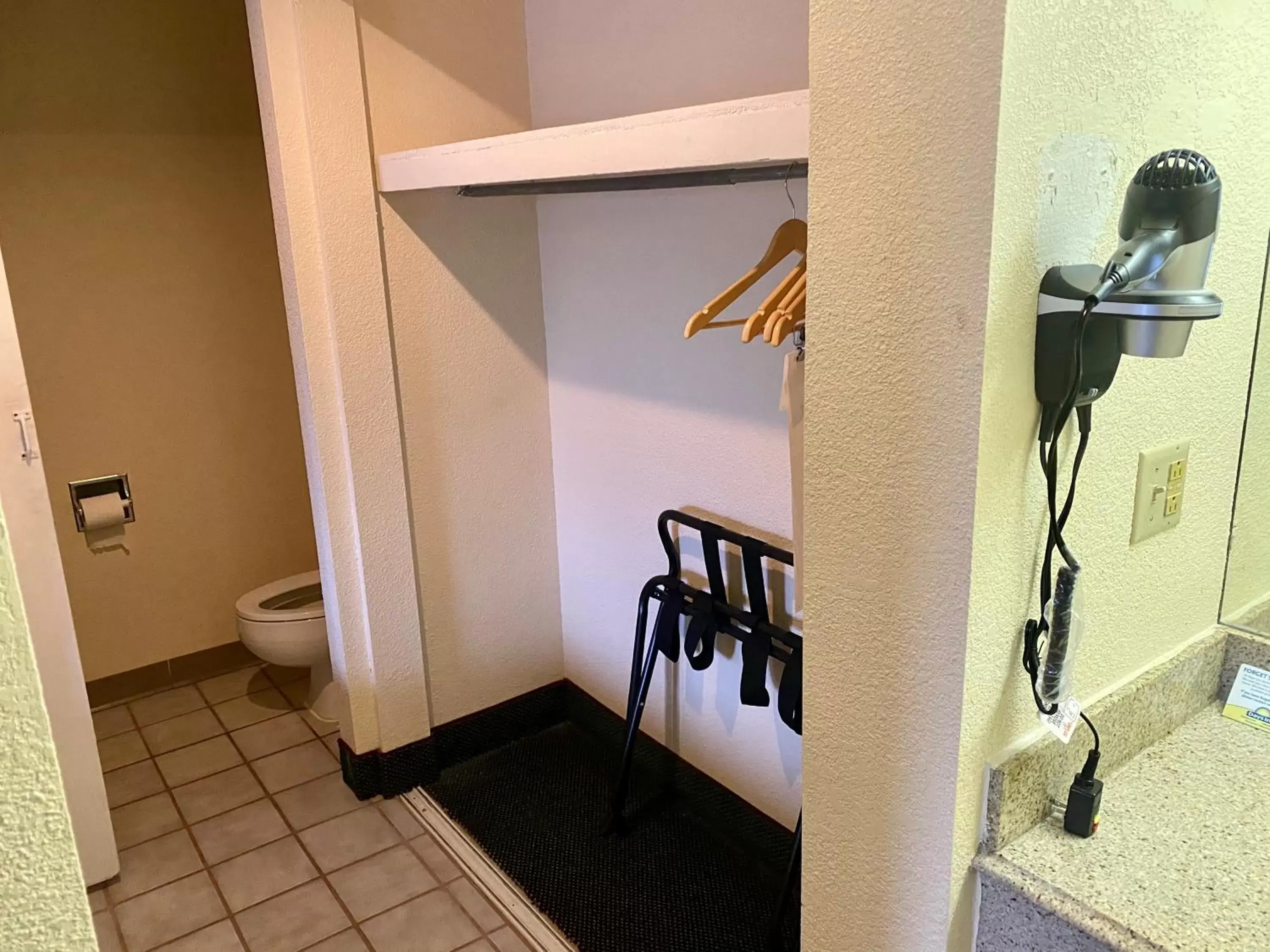 King Room - Disability Access/Smoking in Days Inn by Wyndham Morehead King Room - Disability Access/Smoking in Days Inn by Wyndham Morehead