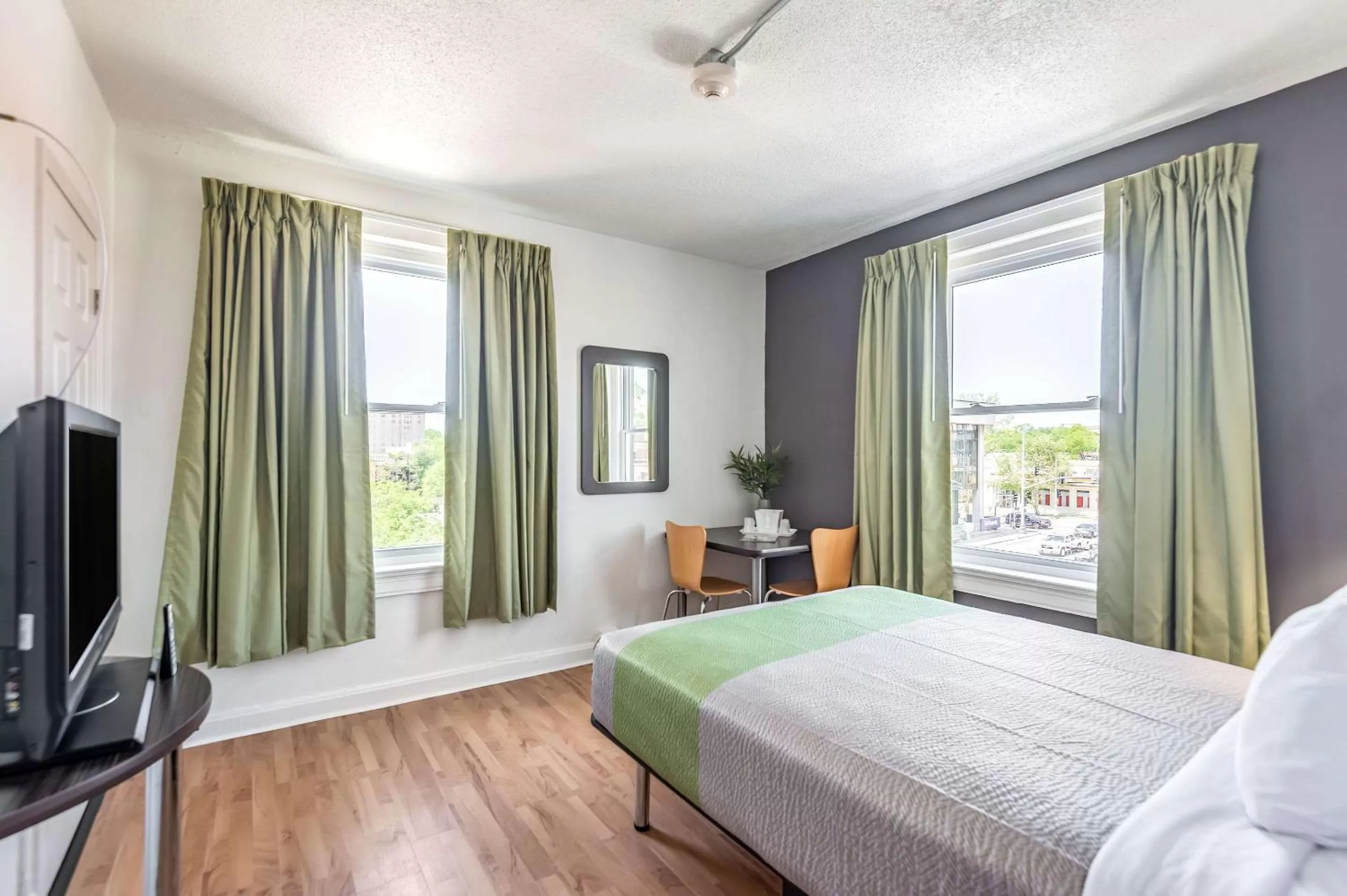 Photo of the whole room in Quality Inn & Suites Kansas City Downtown