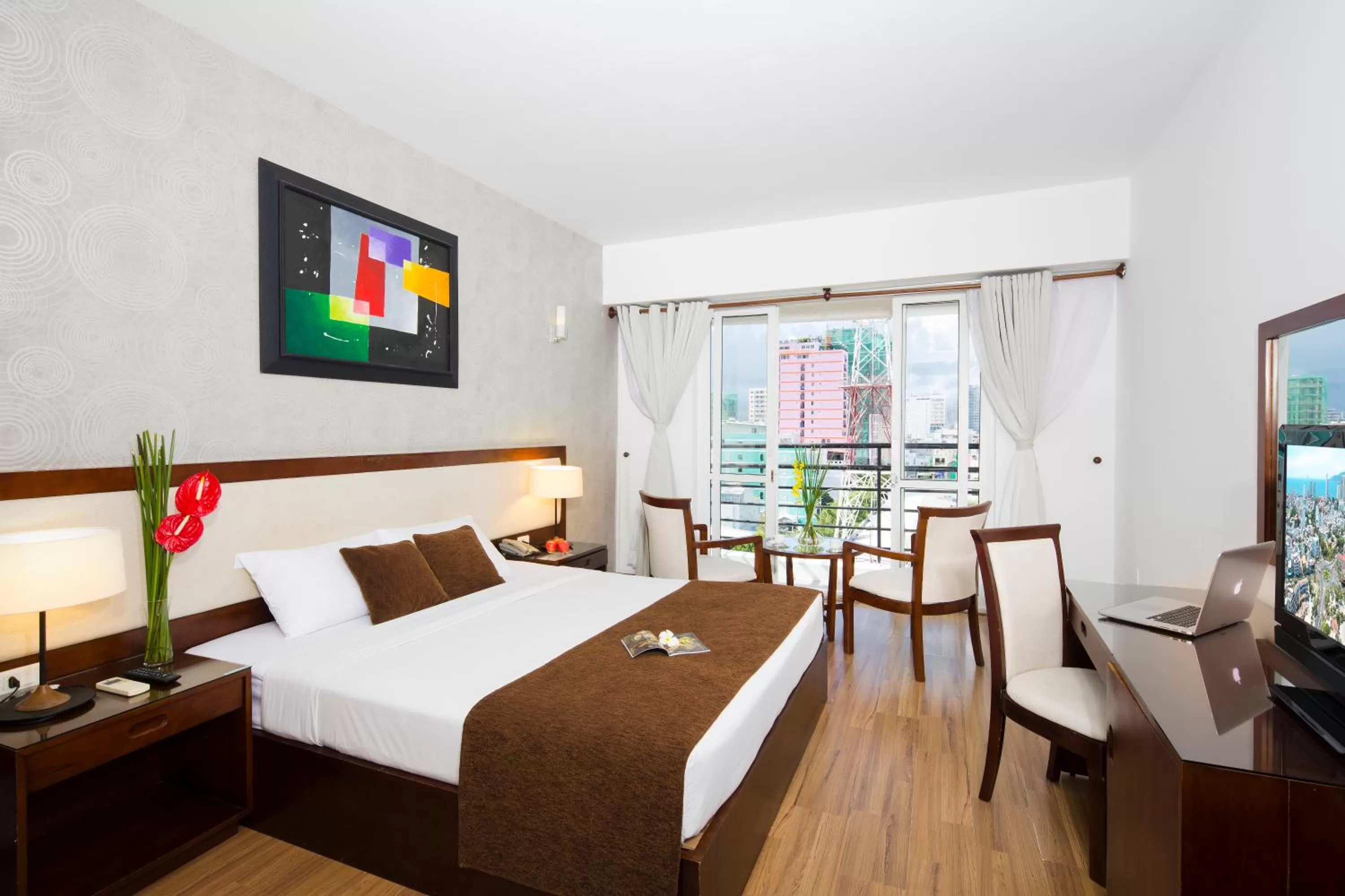 View (from property/room), Bed in Starlet Hotel