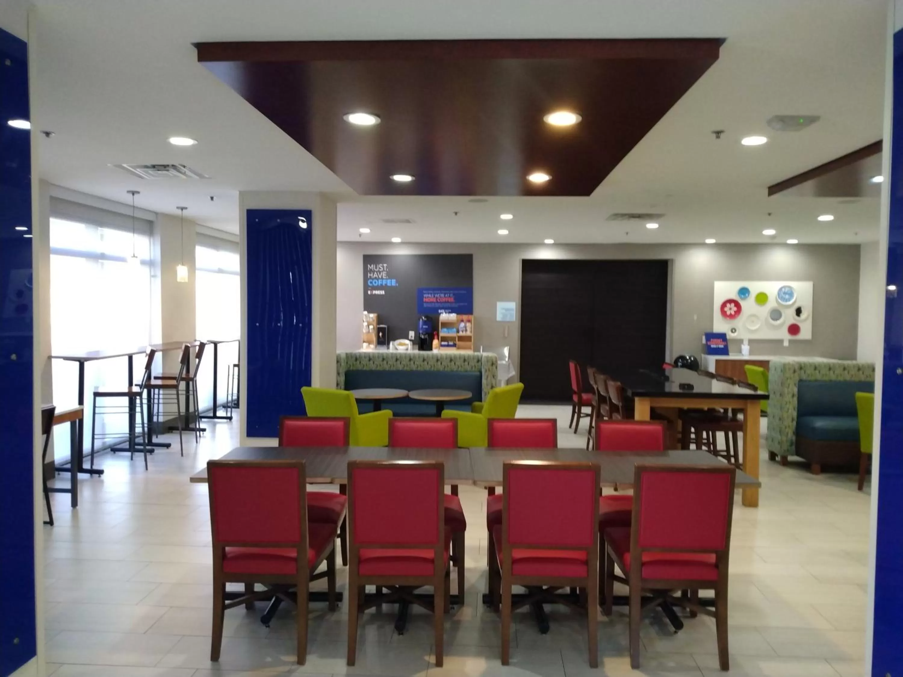 Communal lounge/ TV room in Holiday Inn Express Hotel & Suites Albuquerque Midtown by IHG