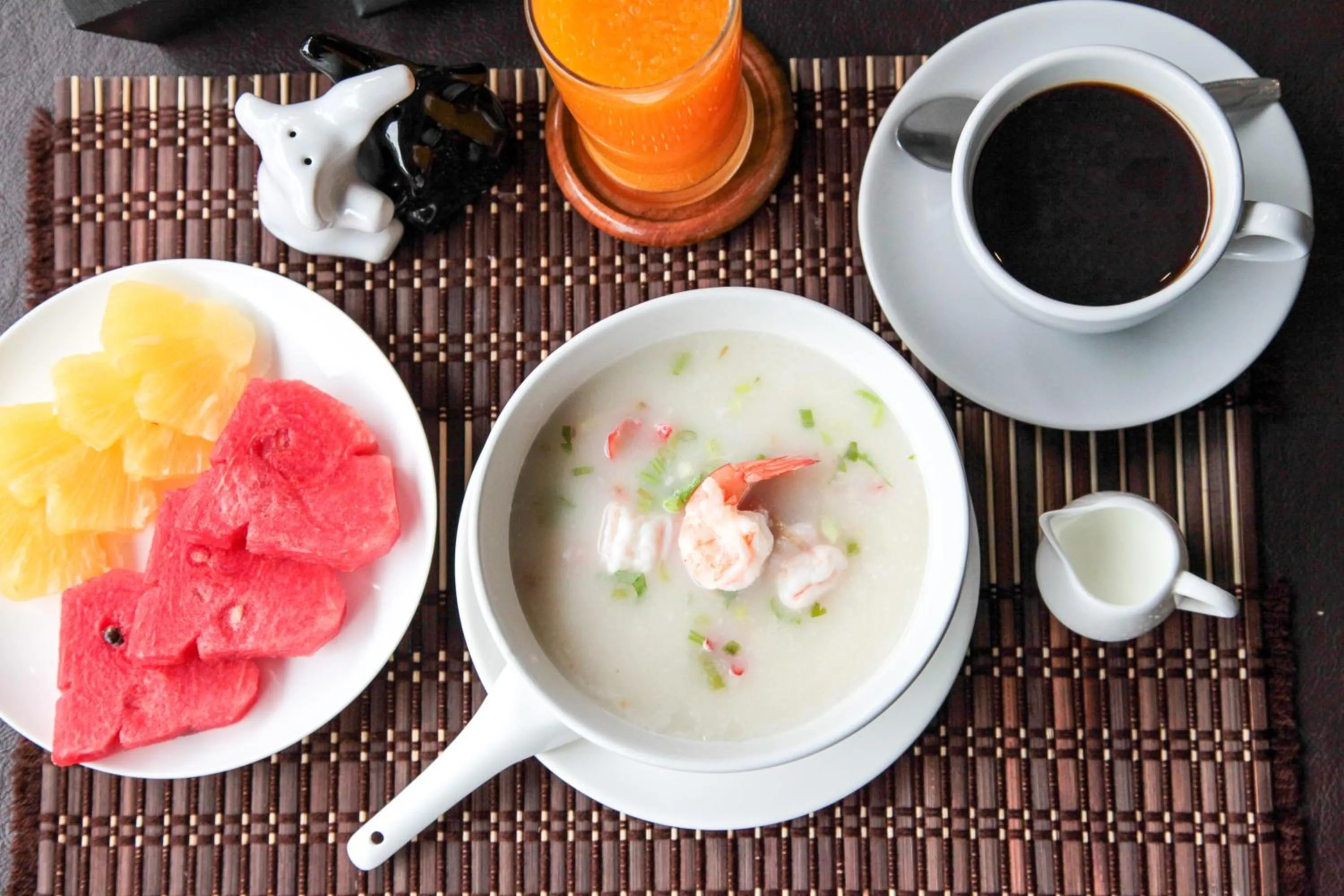 Food and drinks in Thapae Loft