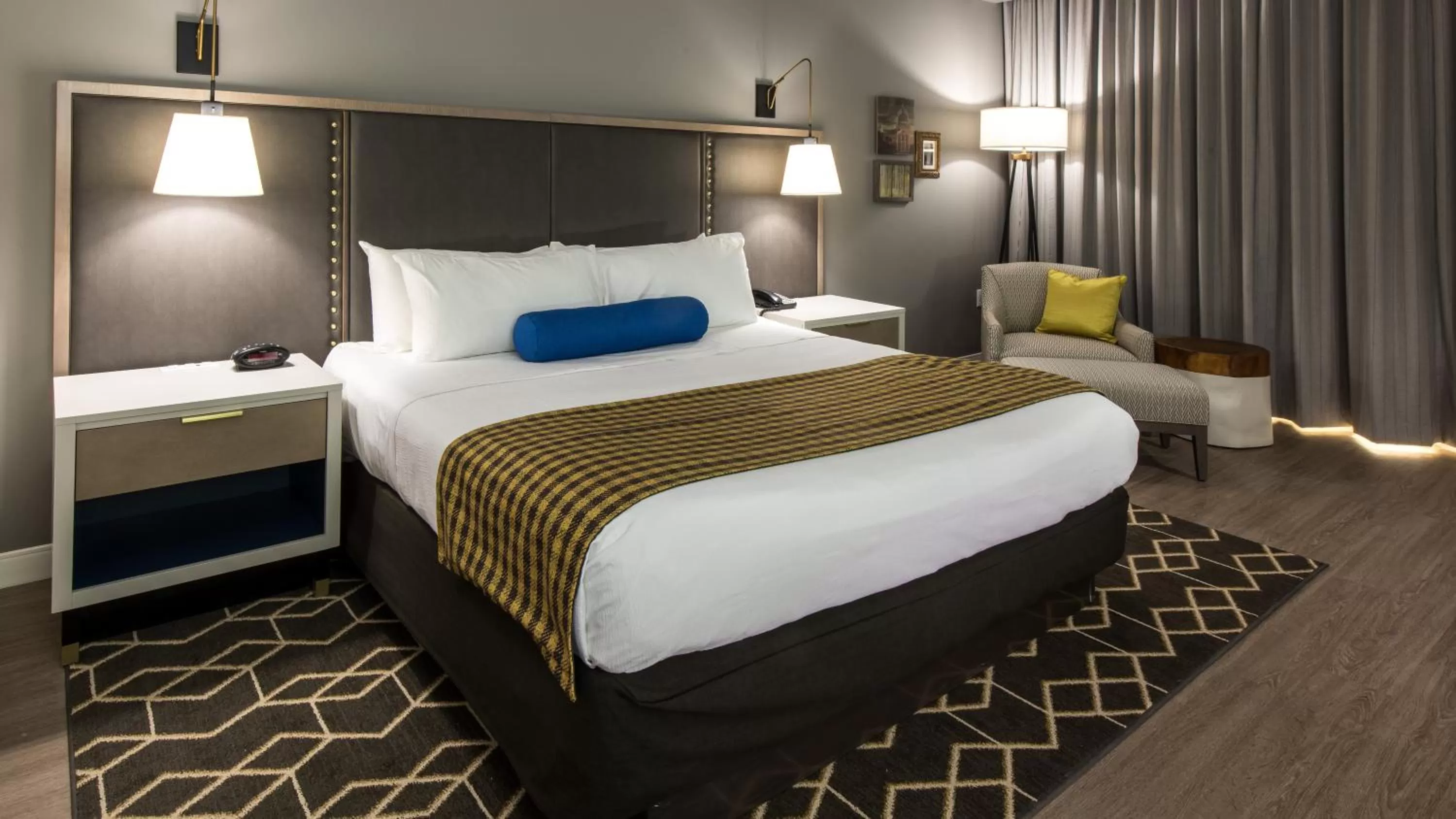 Photo of the whole room, Bed in Hotel Indigo Hattiesburg by IHG