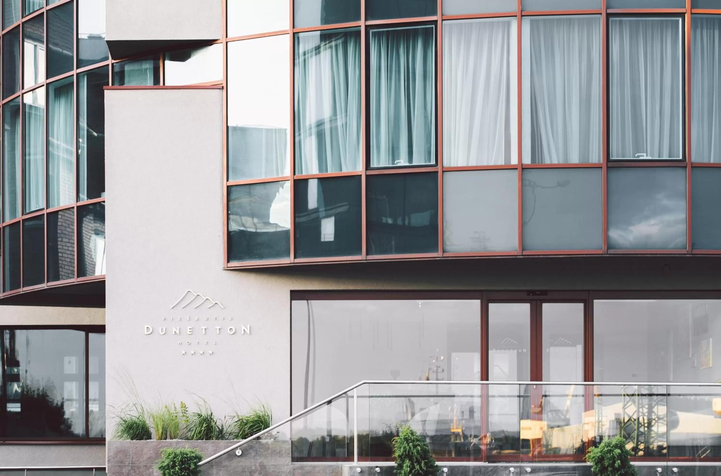 Property building in Dunetton - self check-in hotel