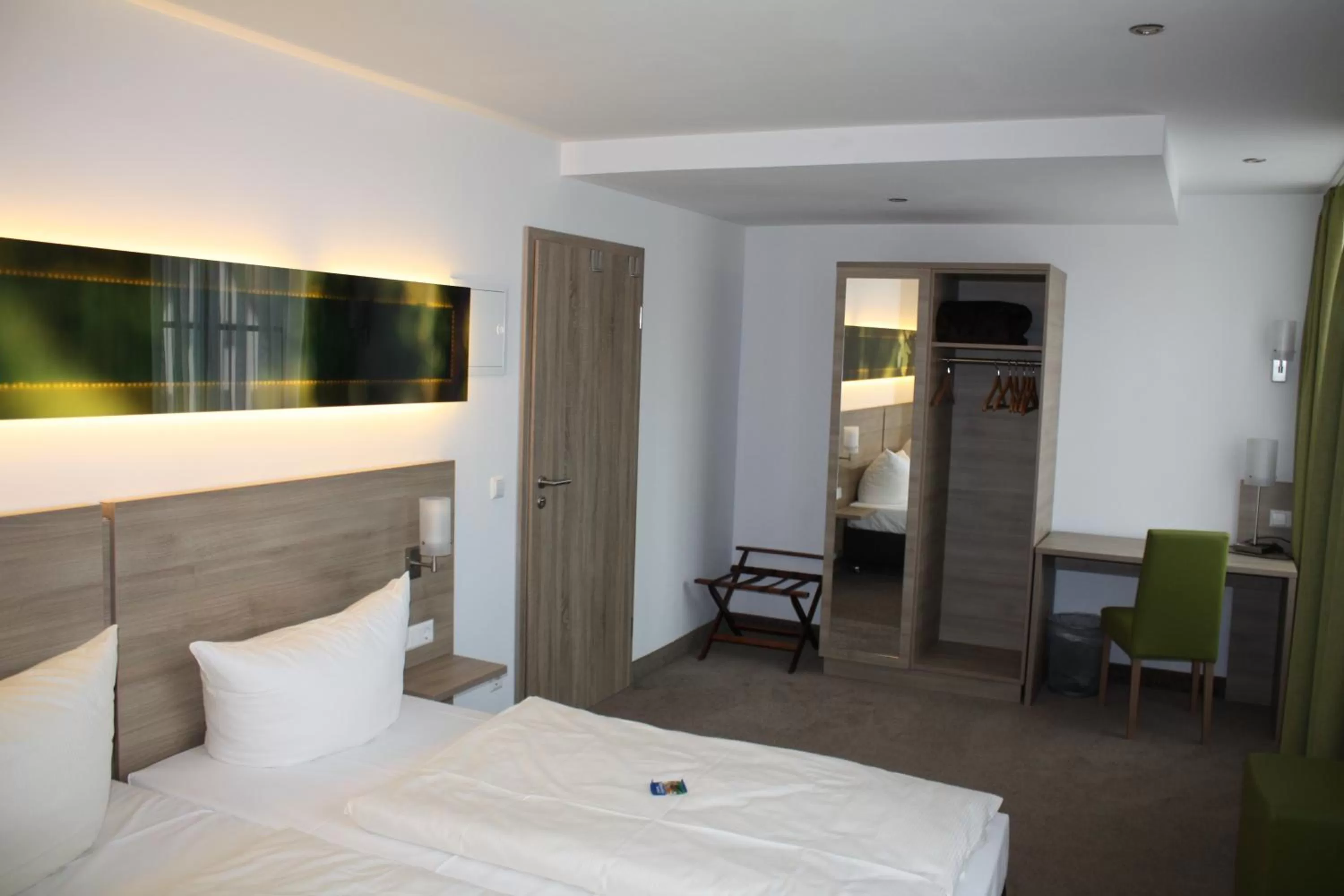 Bed in Schwarzer Adler - Hotel Garni