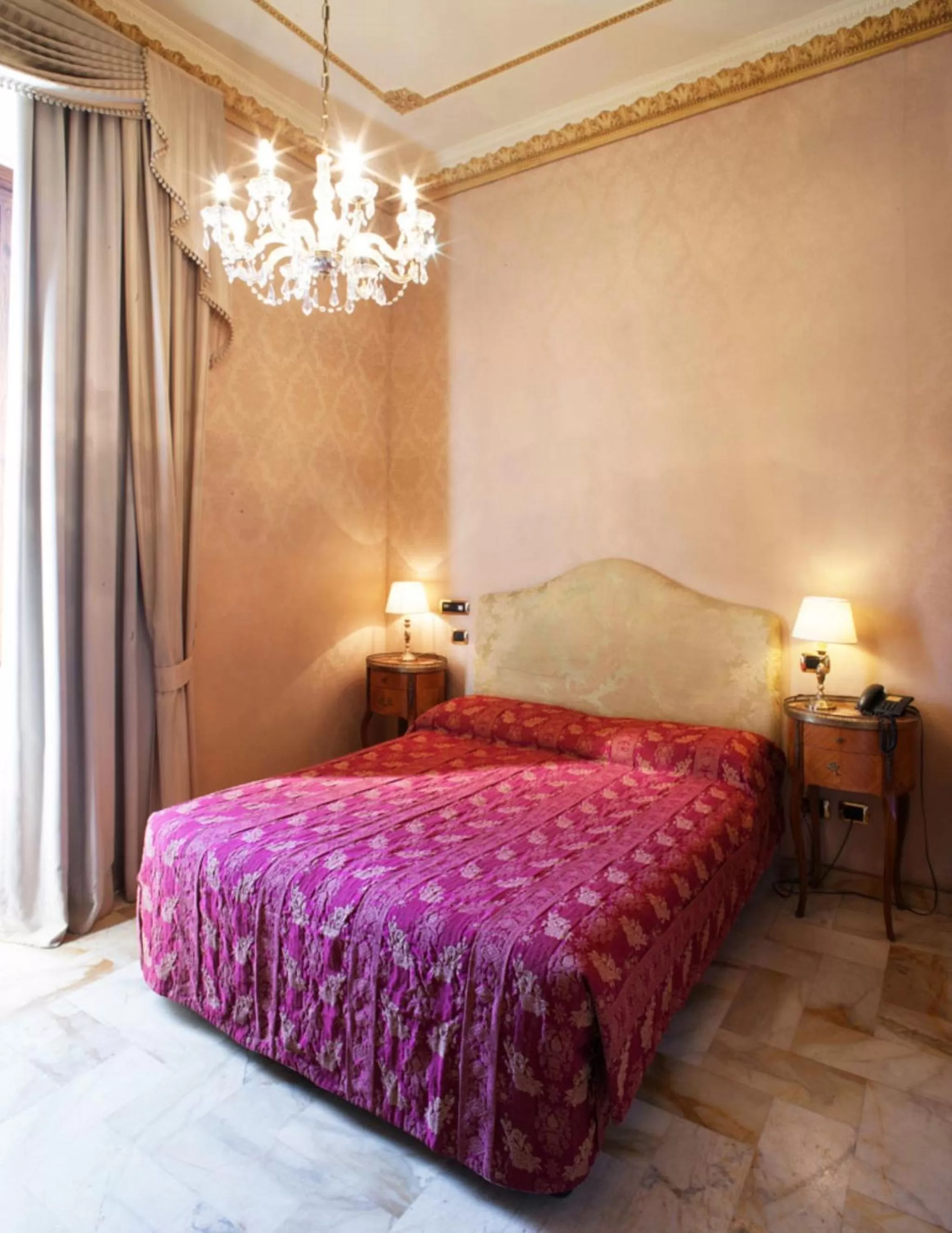 Bedroom, Bed in Villa Piccola Siena