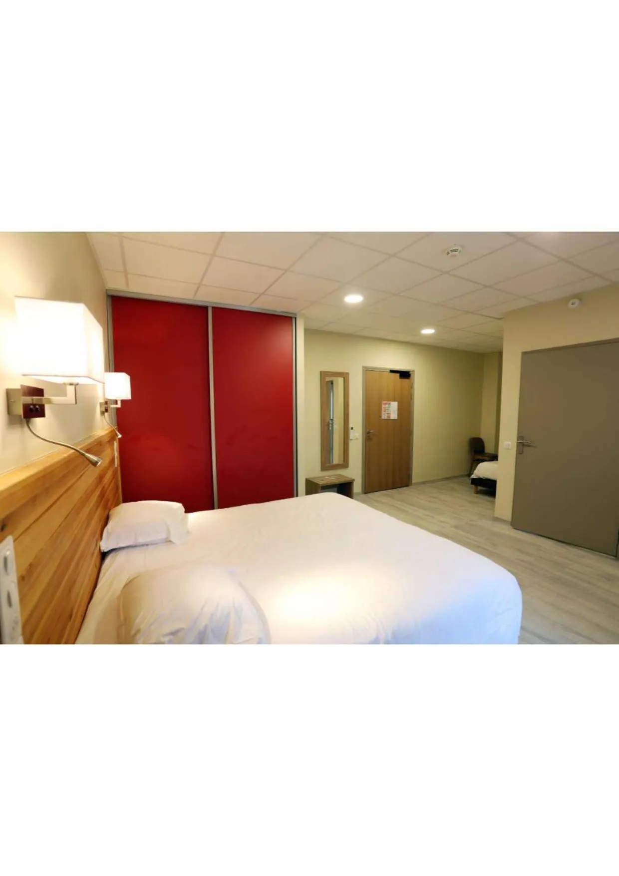 Bed in Hôtel Belleville