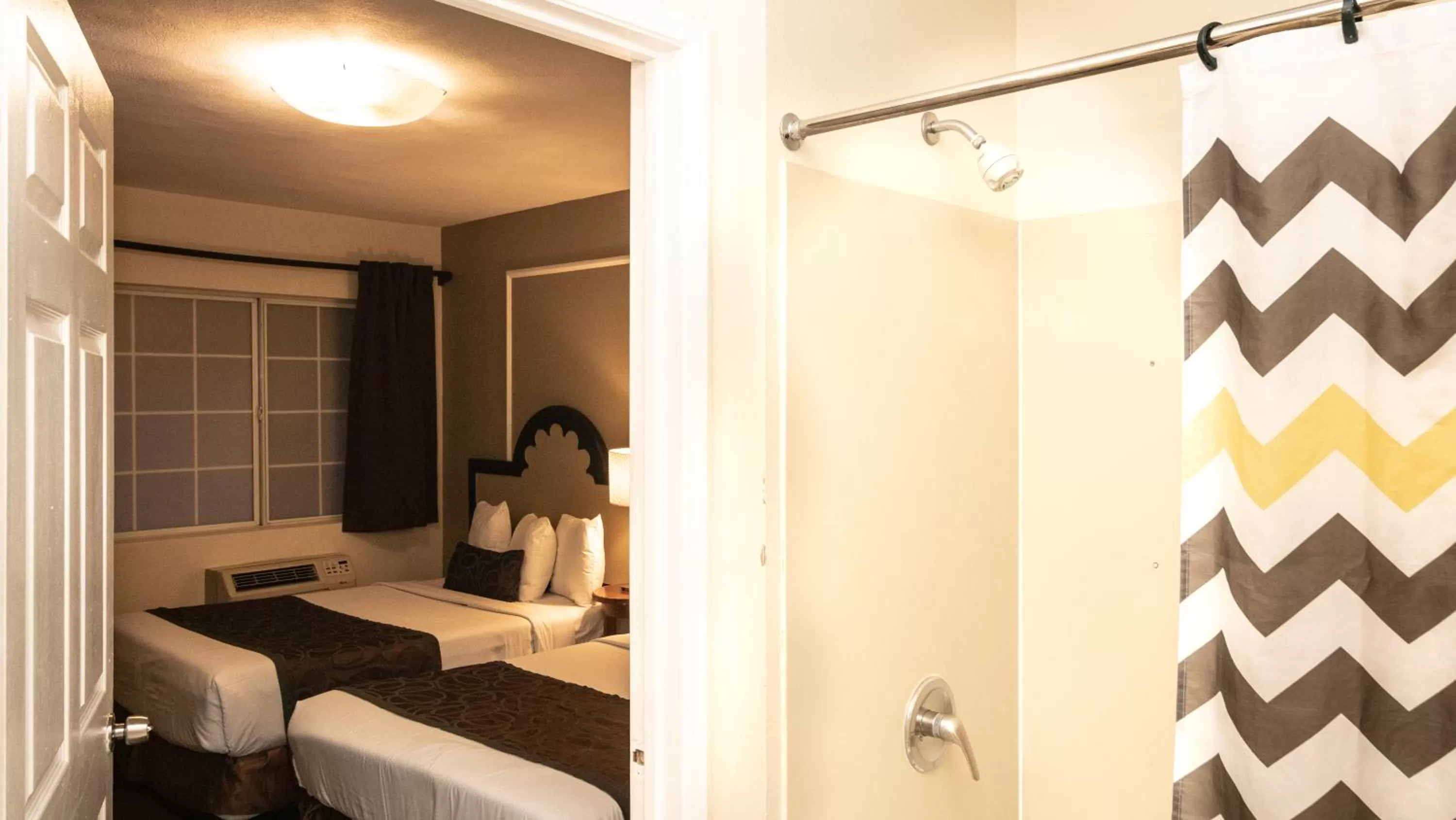 Shower in Americas Best Value Inn Rancho Palos Verdes