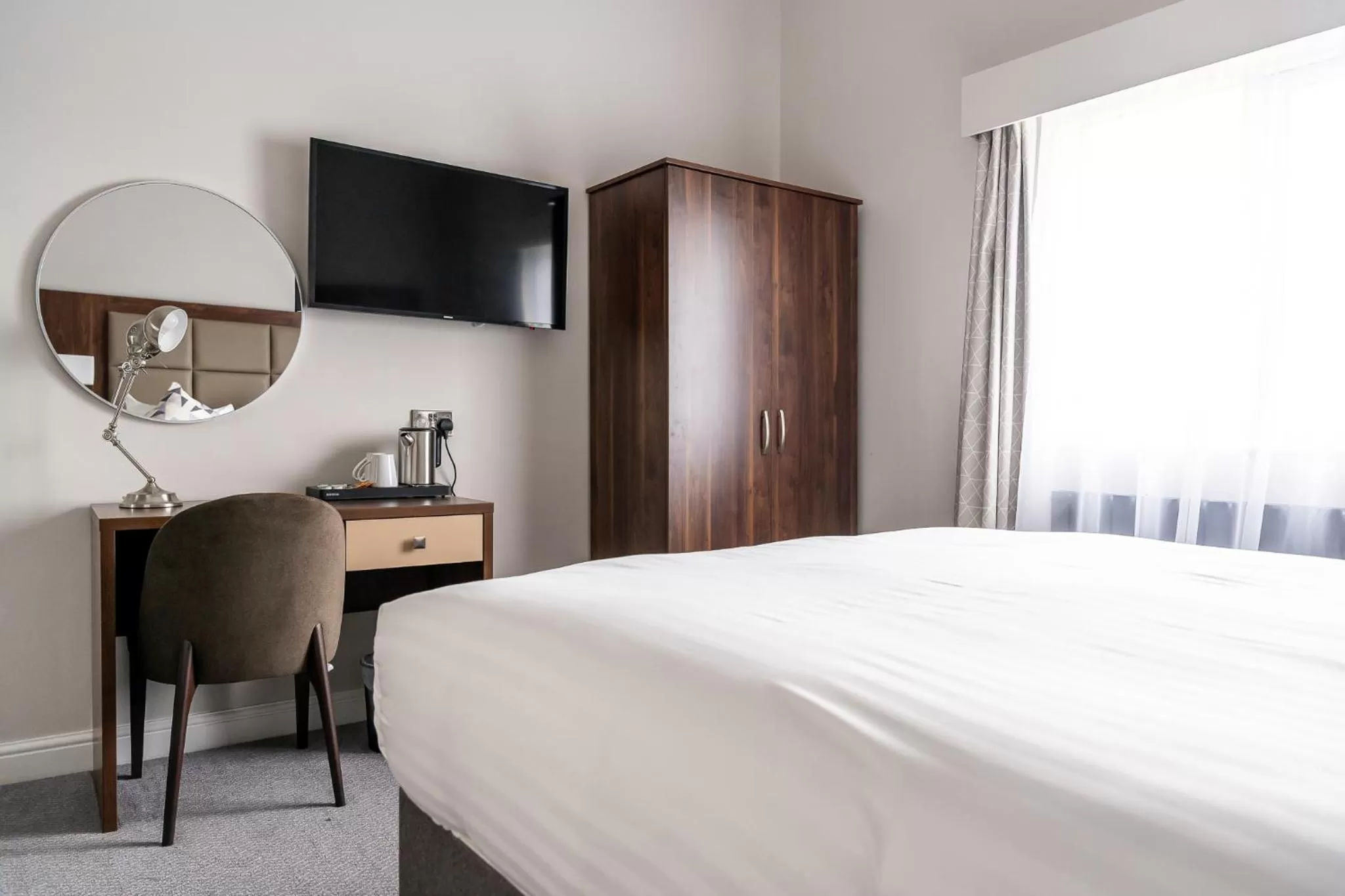 TV and multimedia, Bed in Trafford Hall Hotel Manchester, Trademark Collection by Wyndham