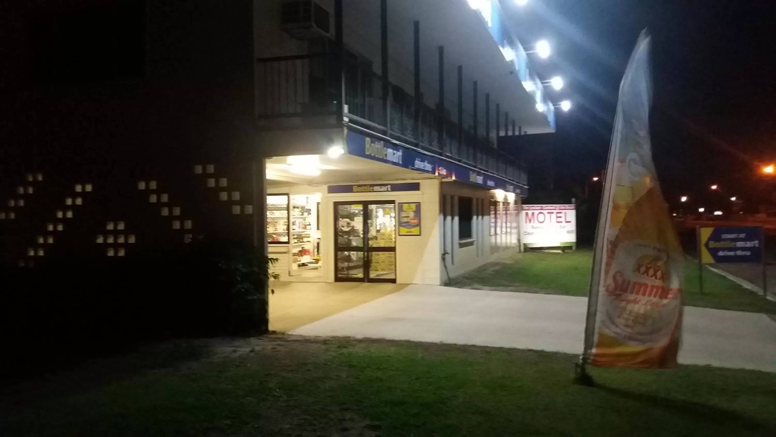 Facade/entrance in Cardwell at the Beach