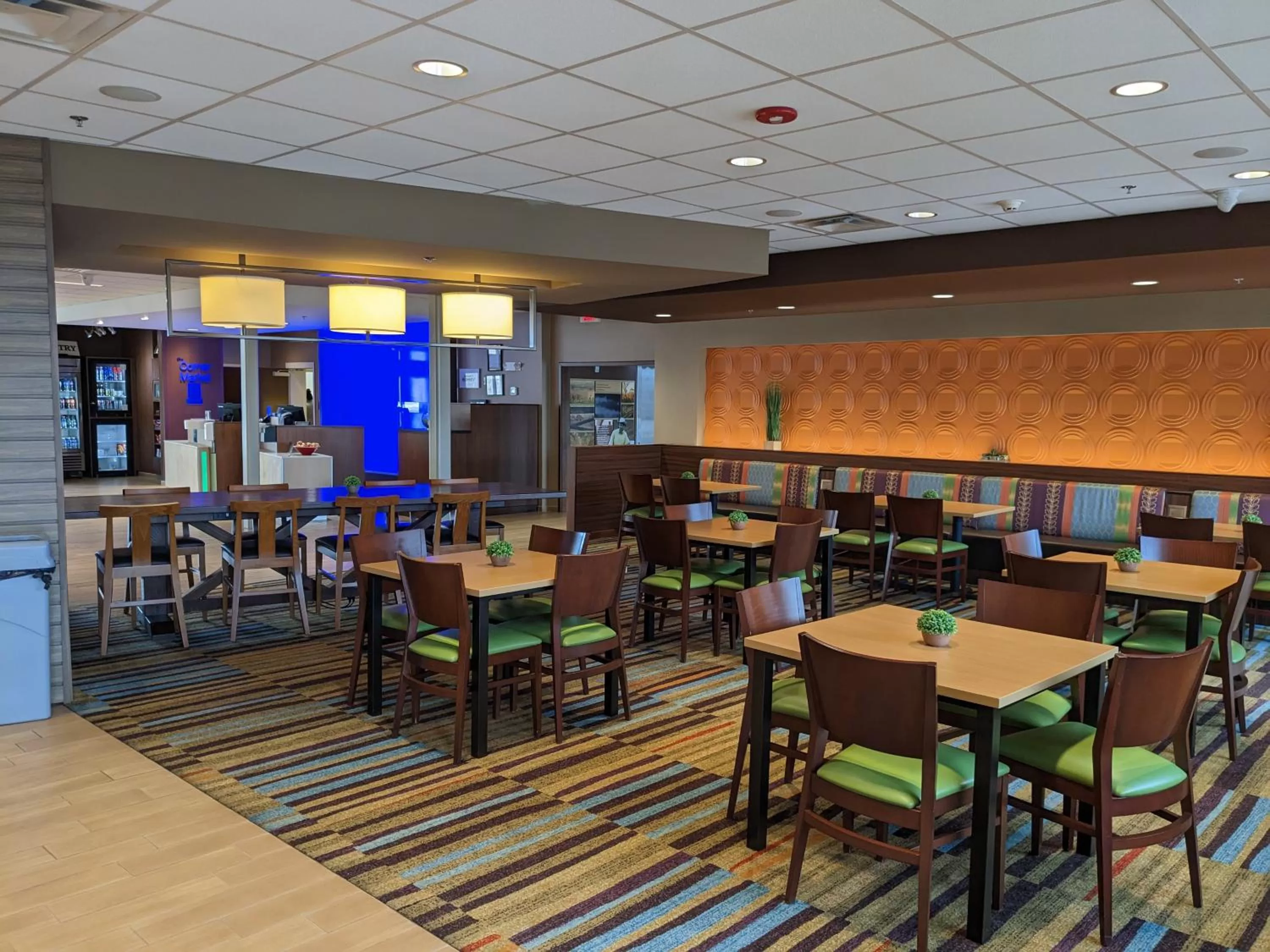 Breakfast in Fairfield Inn & Suites by Marriott Poplar Bluff