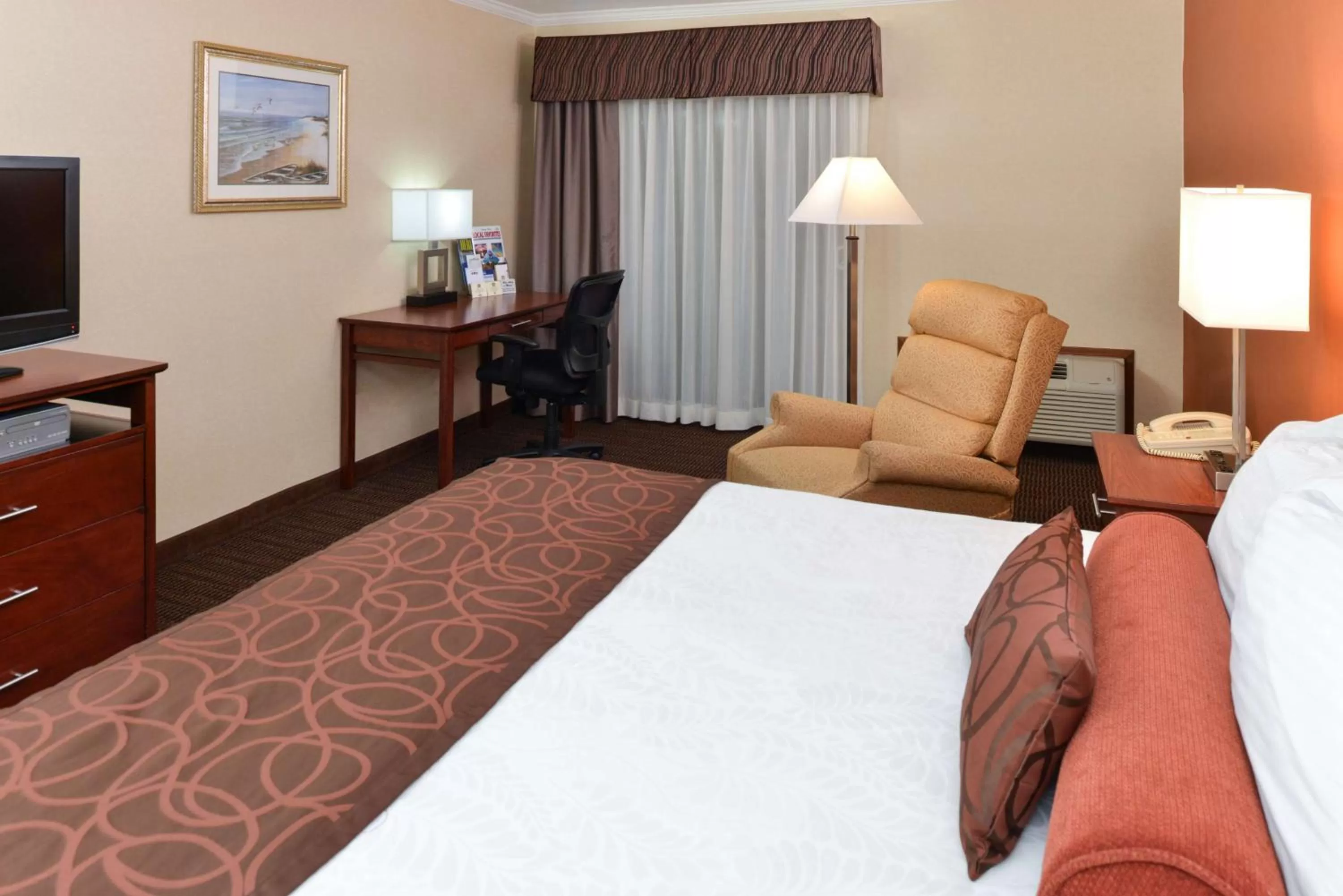 Photo of the whole room, Bed in Best Western Plus Landmark Inn