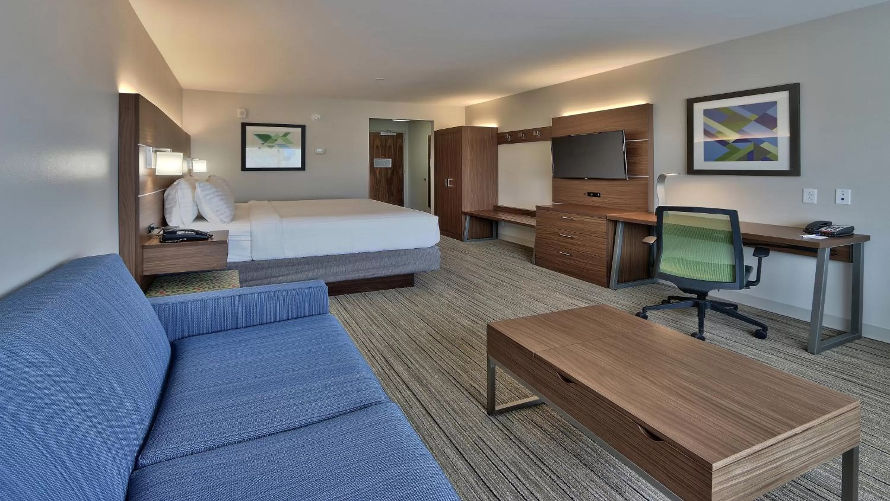 Photo of the whole room in Holiday Inn Express & Suites Broomfield by IHG