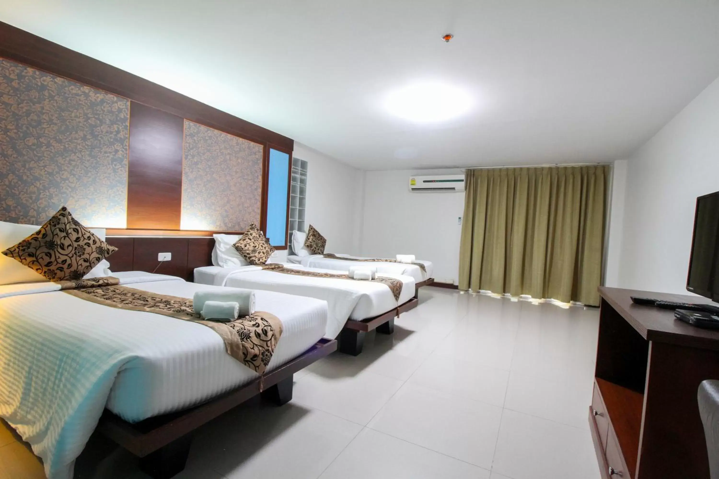 Family Suite in Convenient Grand Hotel Family Suite in Convenient Grand Hotel